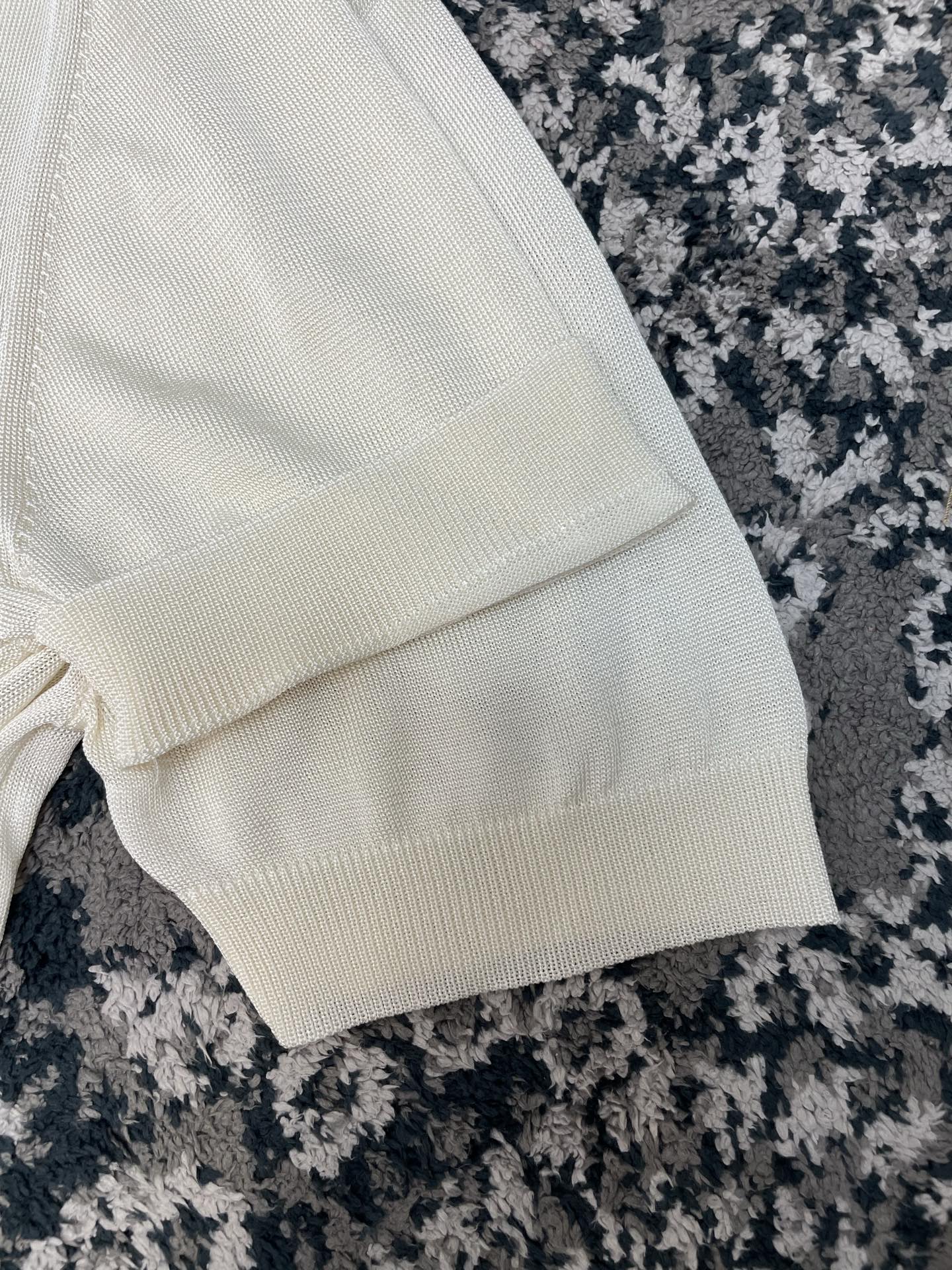 모티프 티셔츠 (Motif t-shirt)