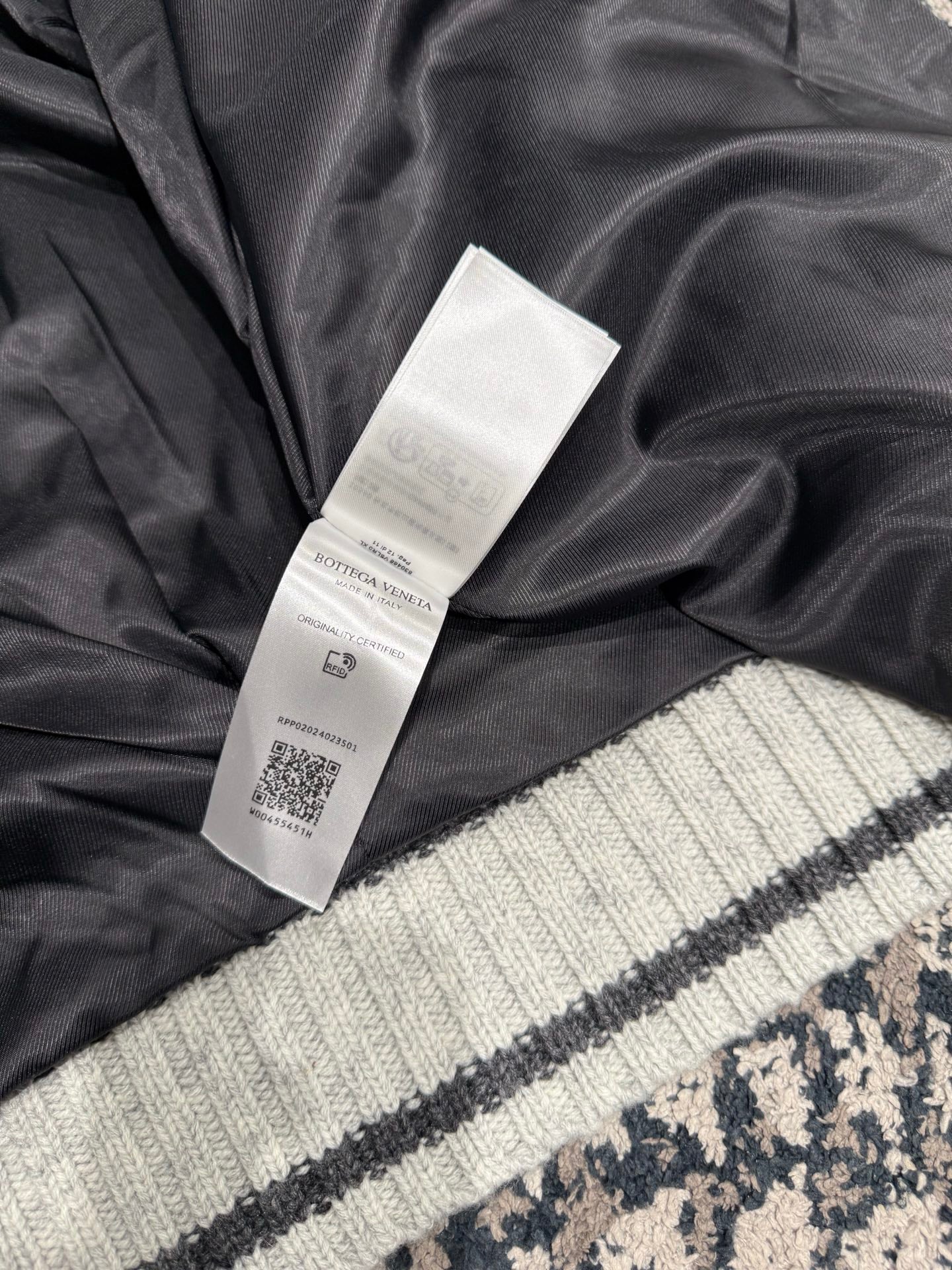 스탠드넥 니트가디건 (Stand-neck knit cardigan)