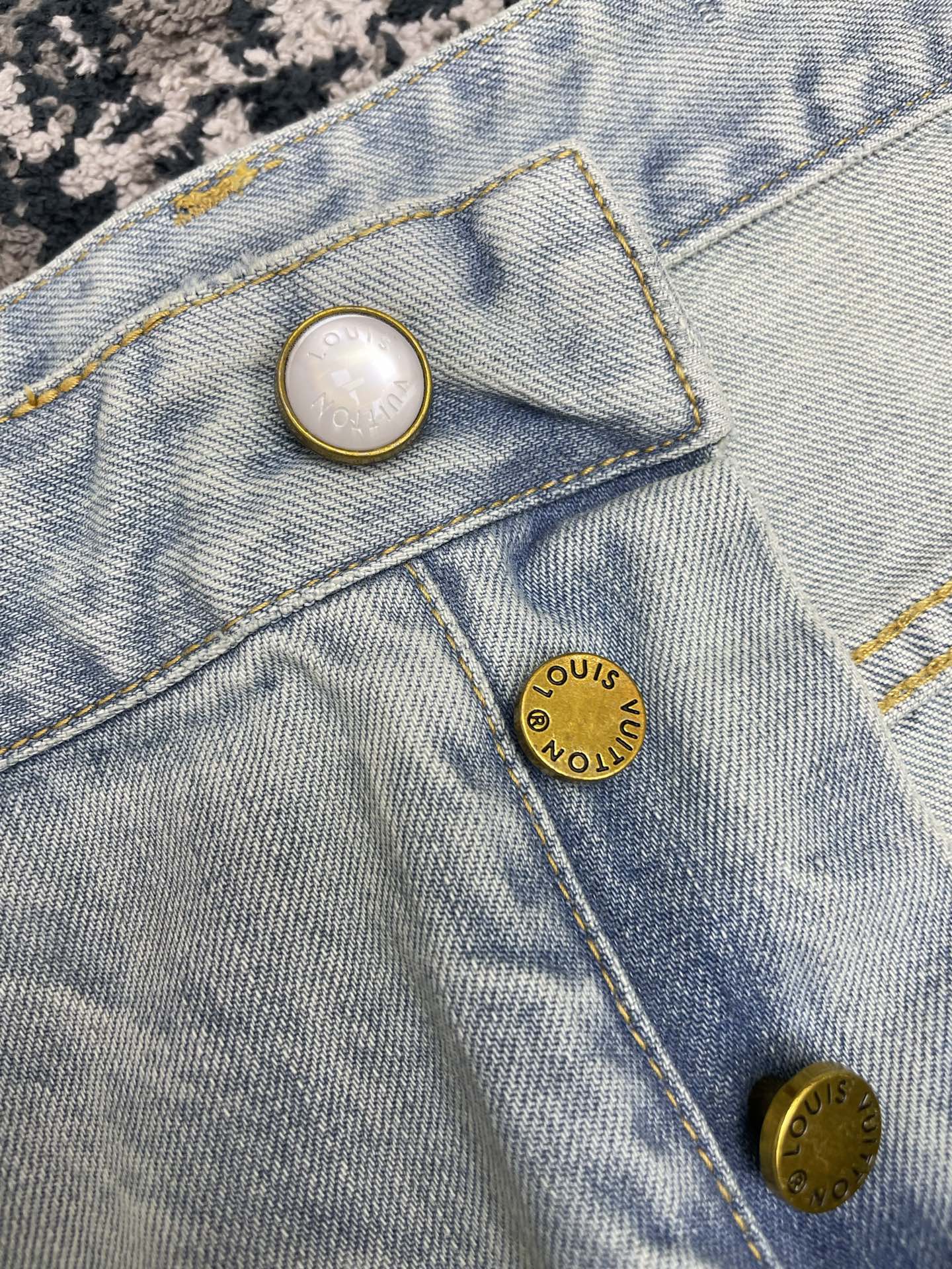 톤온톤 청바지 (Tone-on-tone jeans)