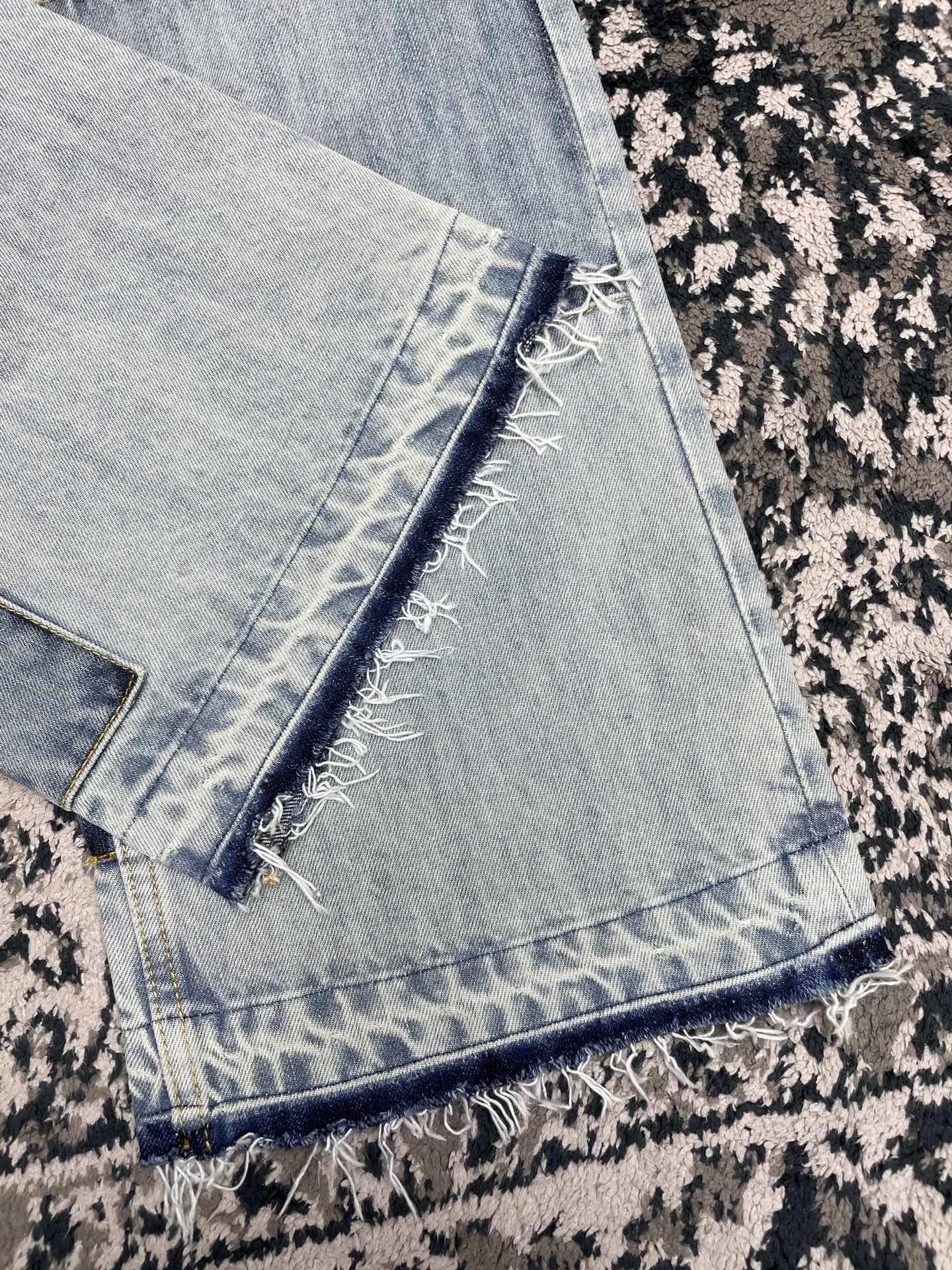톤온톤 청바지 (Tone-on-tone jeans)