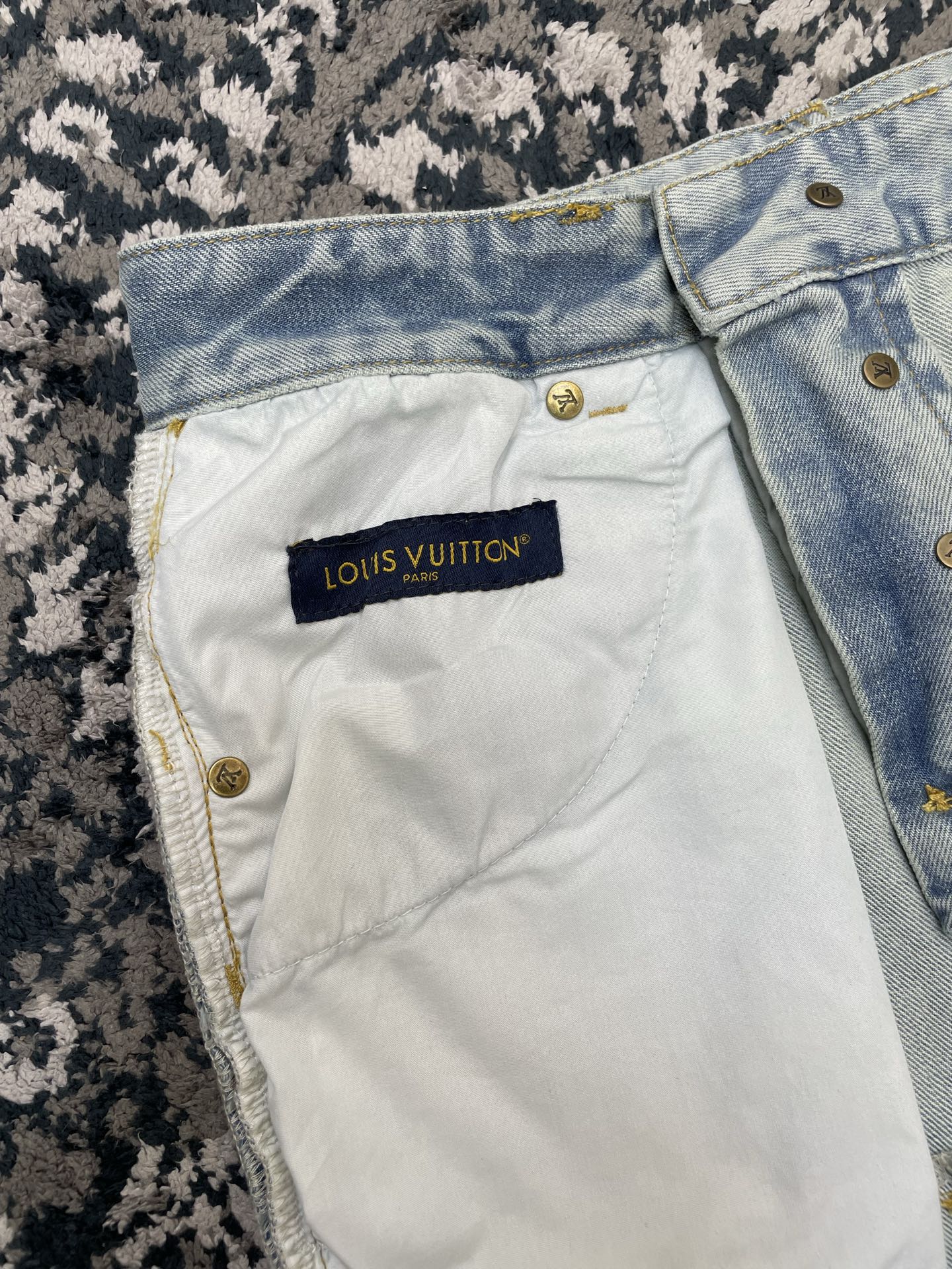 톤온톤 청바지 (Tone-on-tone jeans)