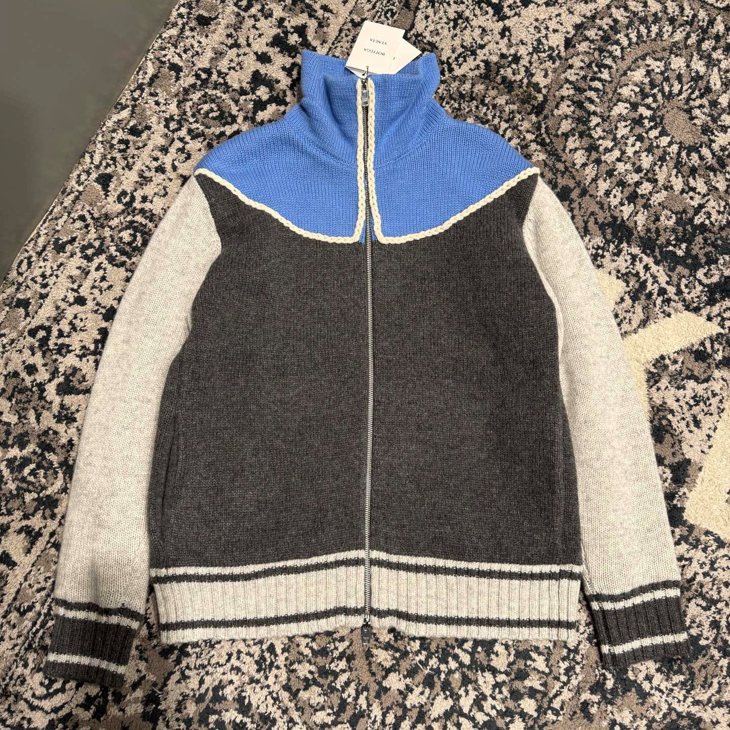 스탠드넥 니트가디건 (Stand-neck knit cardigan)