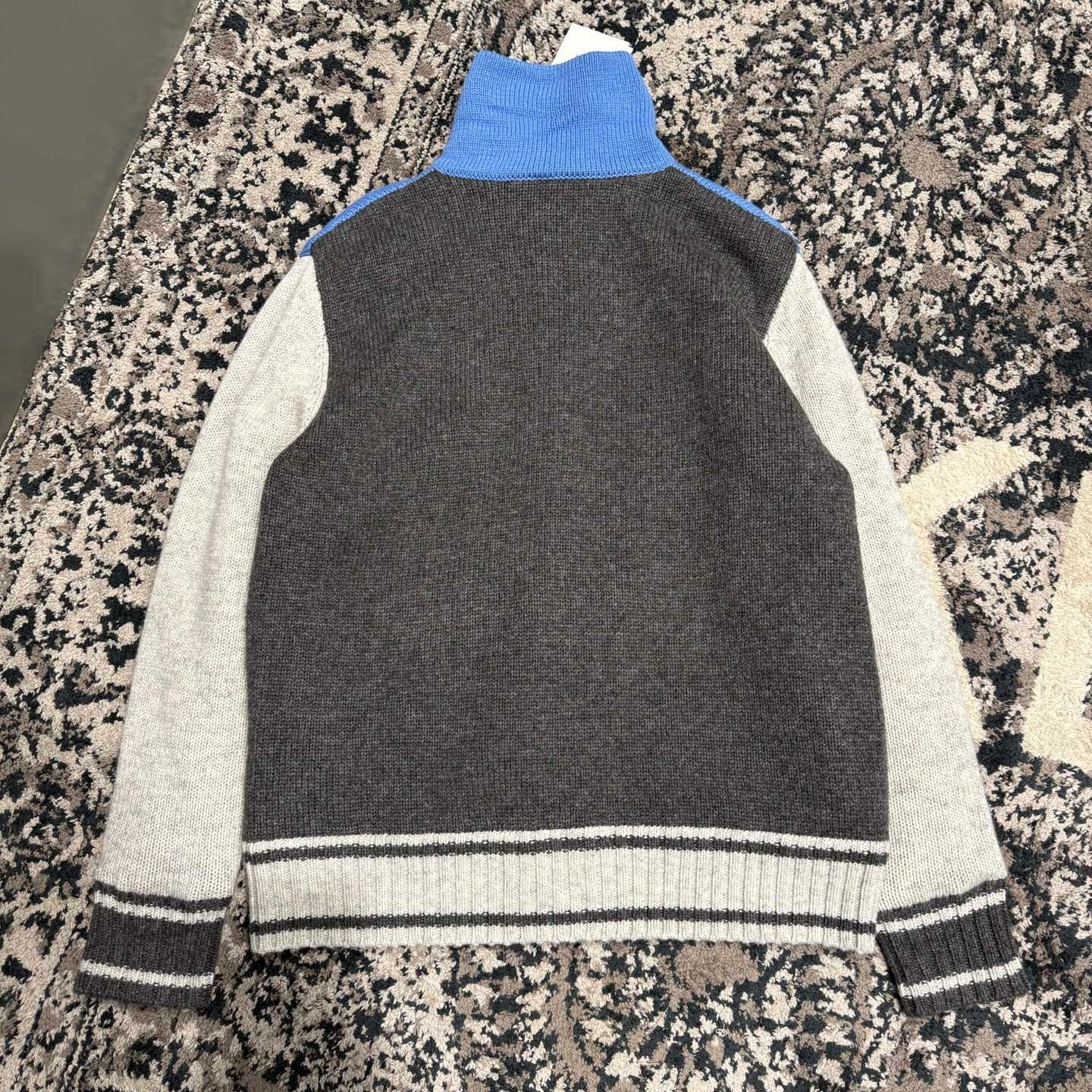 스탠드넥 니트가디건 (Stand-neck knit cardigan)