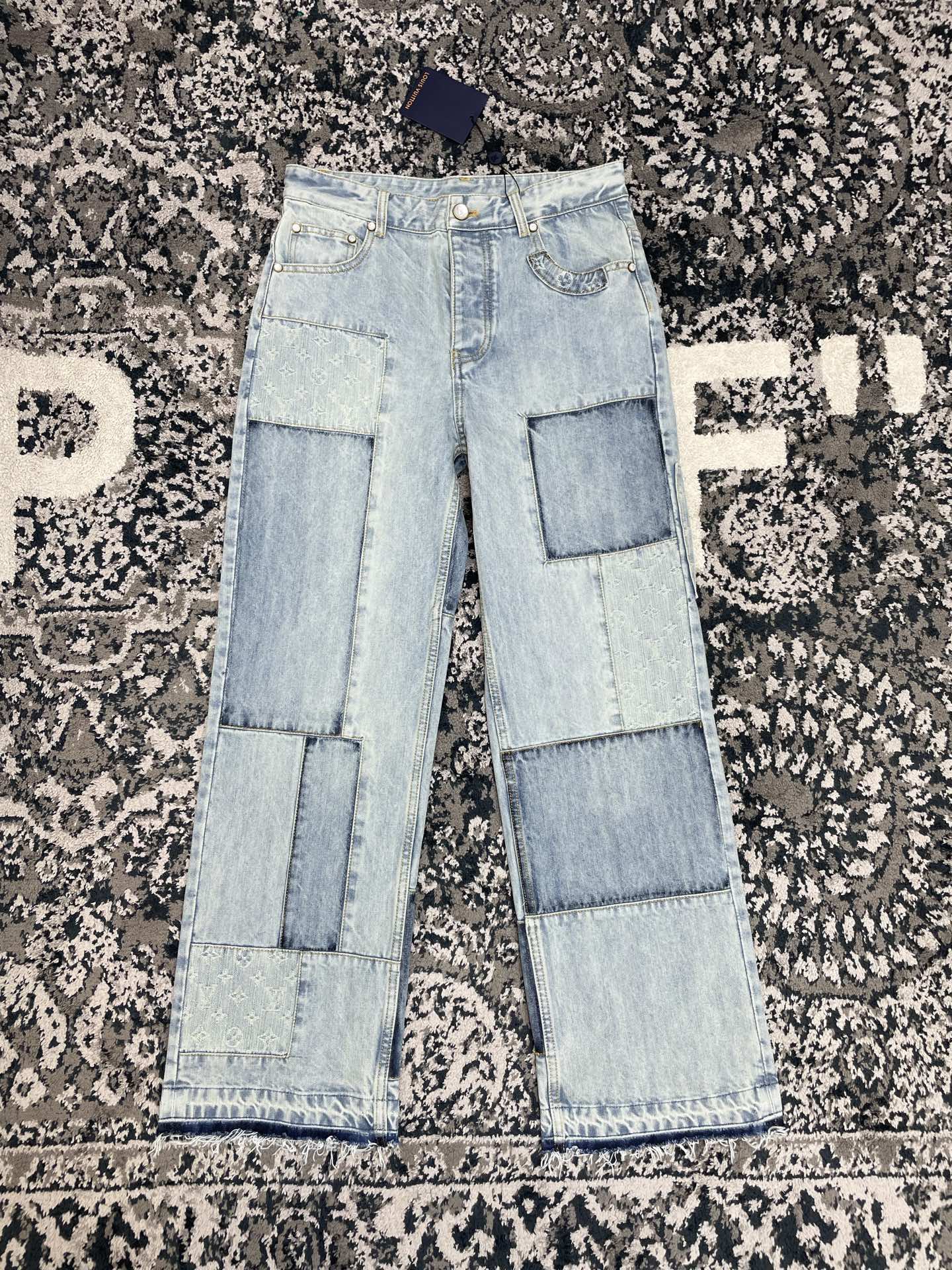 톤온톤 청바지 (Tone-on-tone jeans)