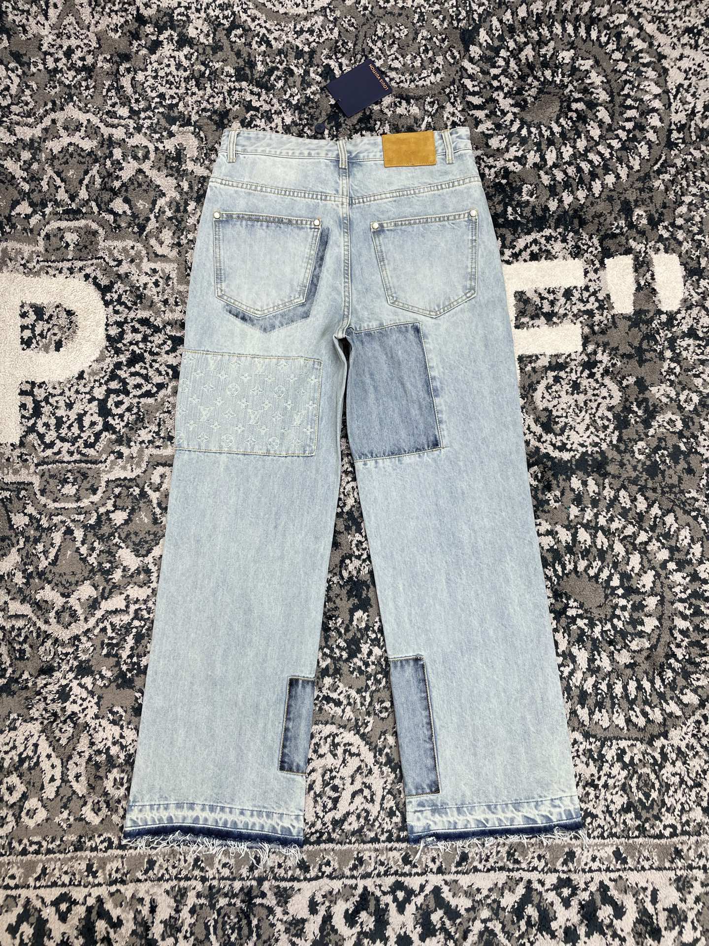 톤온톤 청바지 (Tone-on-tone jeans)