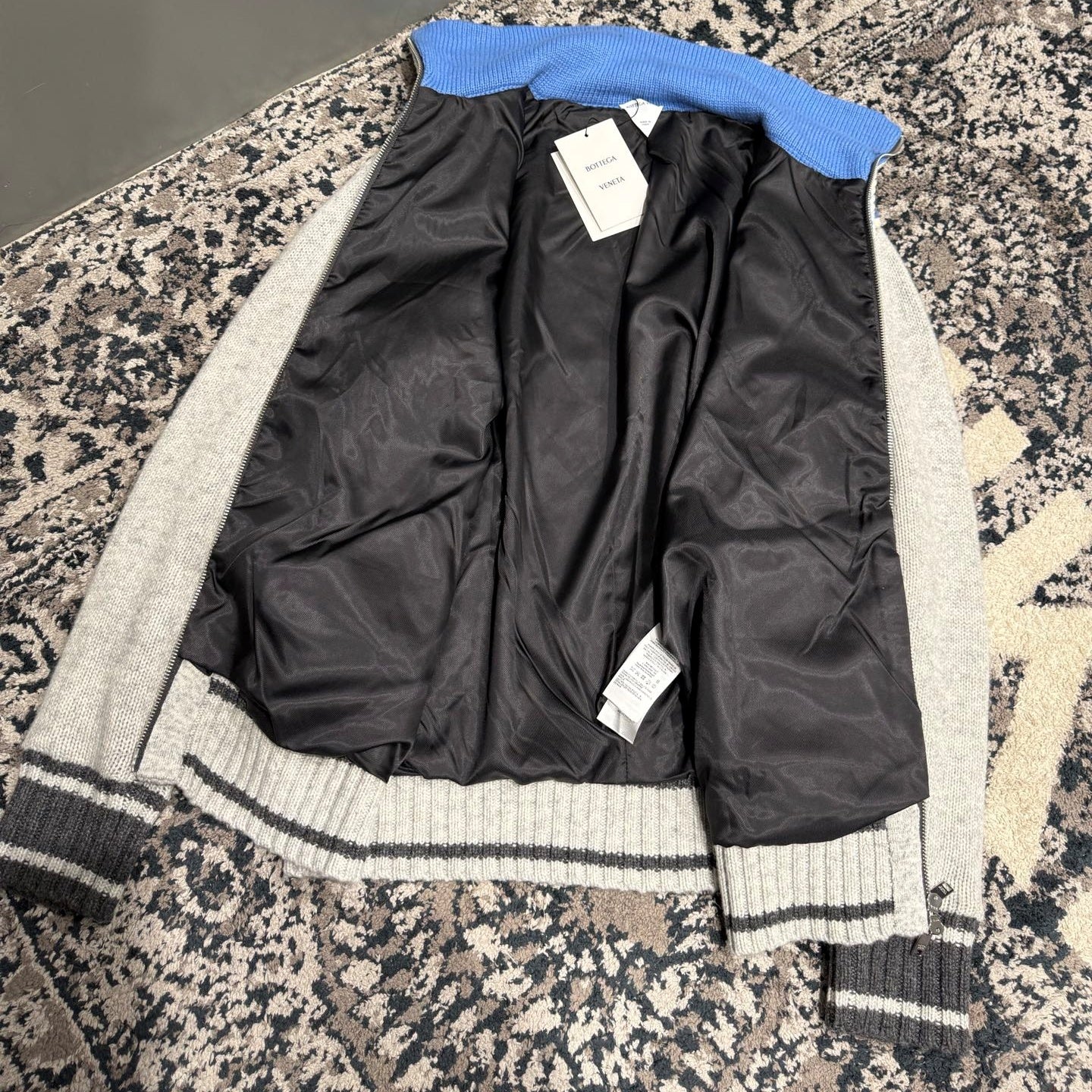 스탠드넥 니트가디건 (Stand-neck knit cardigan)