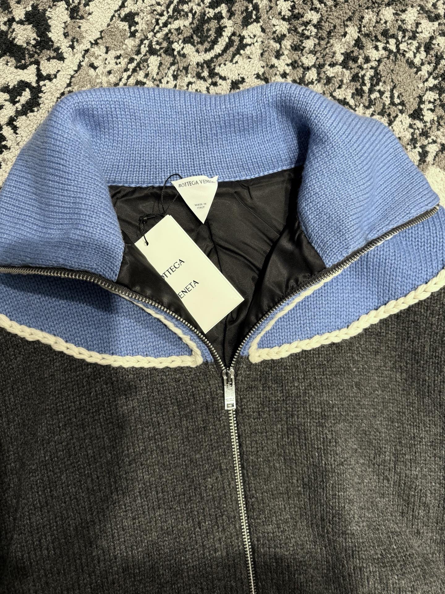 스탠드넥 니트가디건 (Stand-neck knit cardigan)