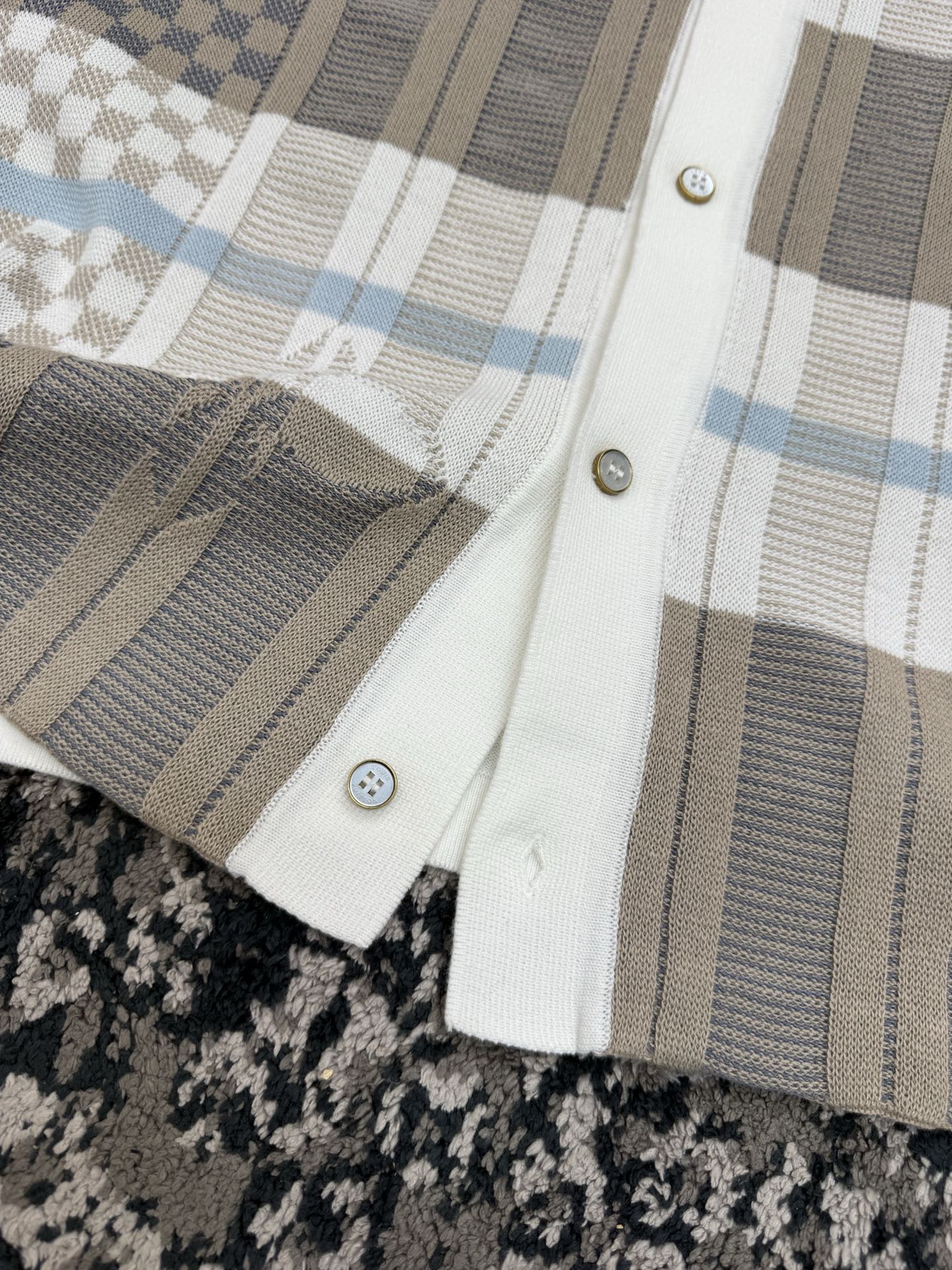 자카드 반팔 셔츠 (Jacquard short-sleeve shirt)