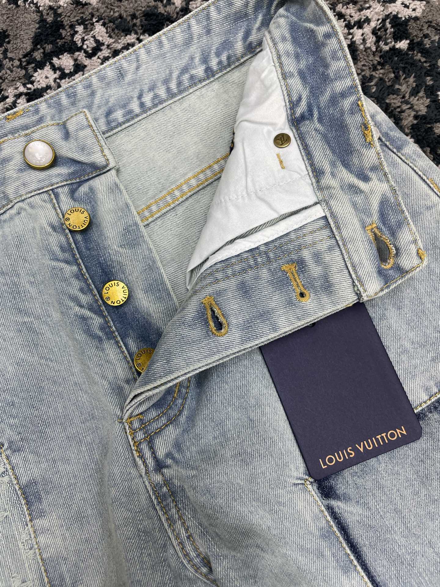 톤온톤 청바지 (Tone-on-tone jeans)