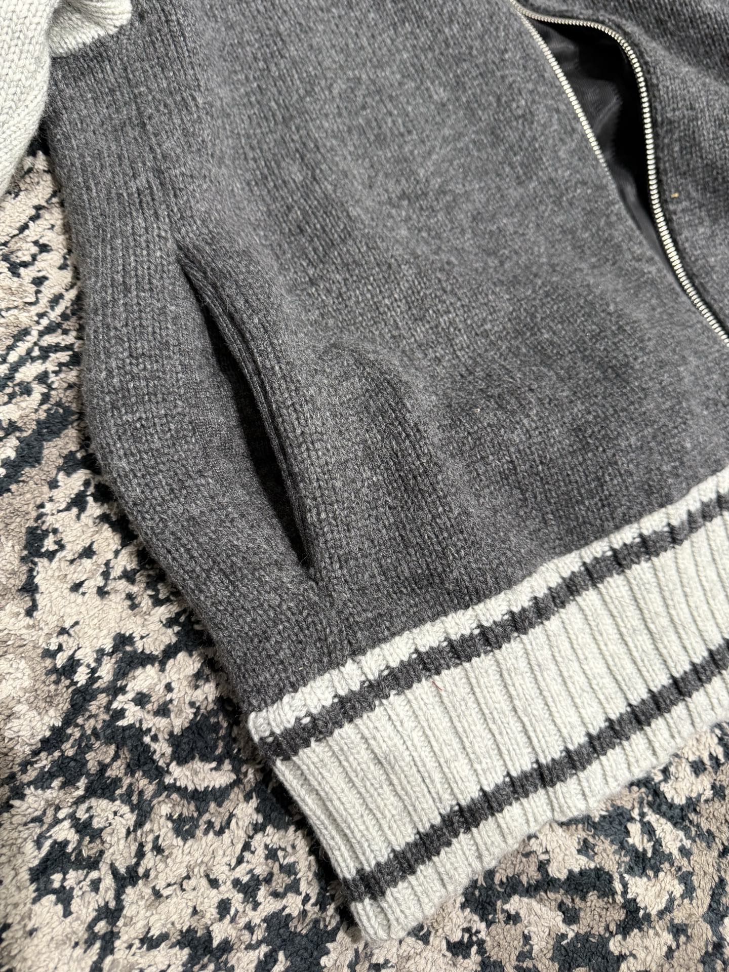 스탠드넥 니트가디건 (Stand-neck knit cardigan)