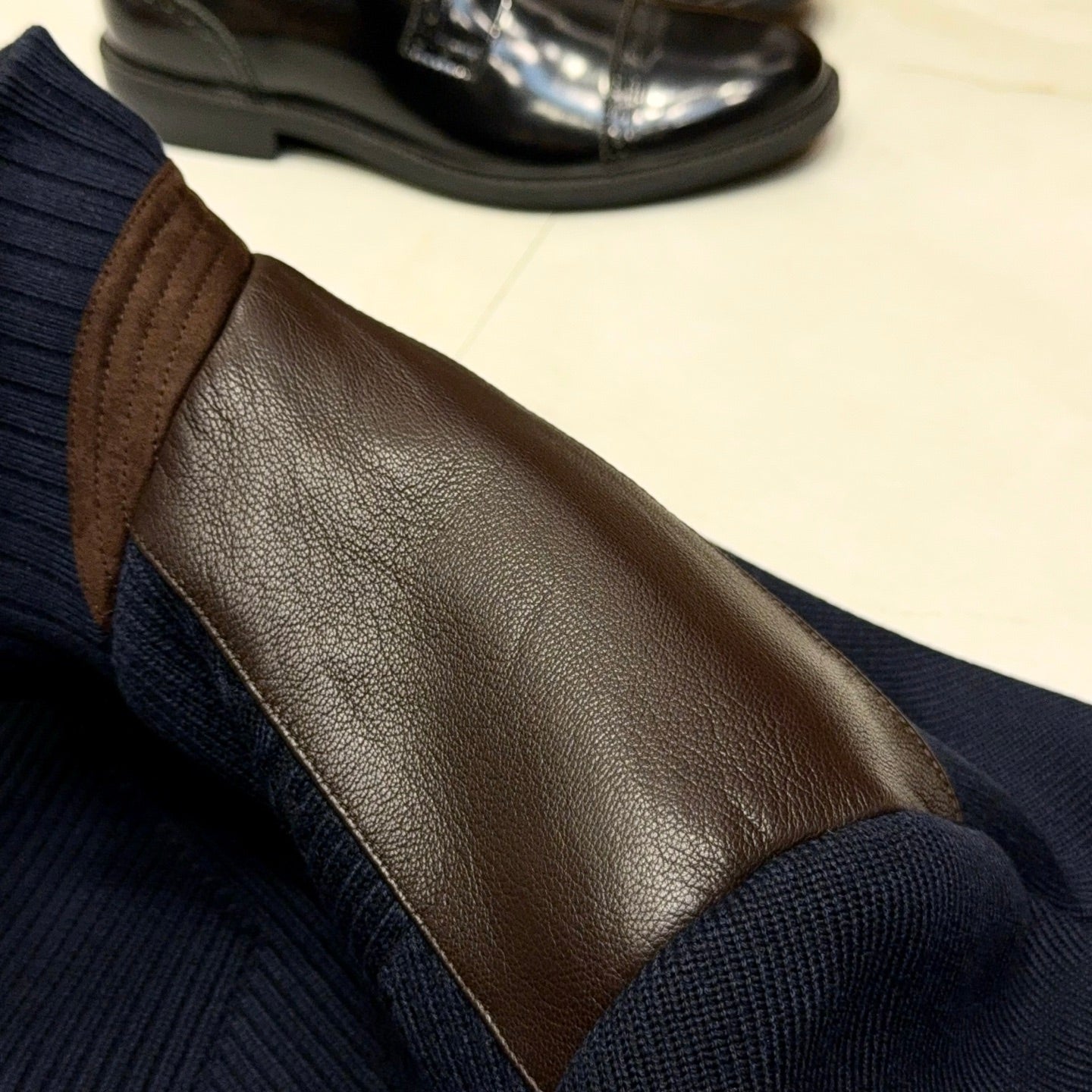 하이넥 풀집업 가디건 (High-neck full-zip cardigan)