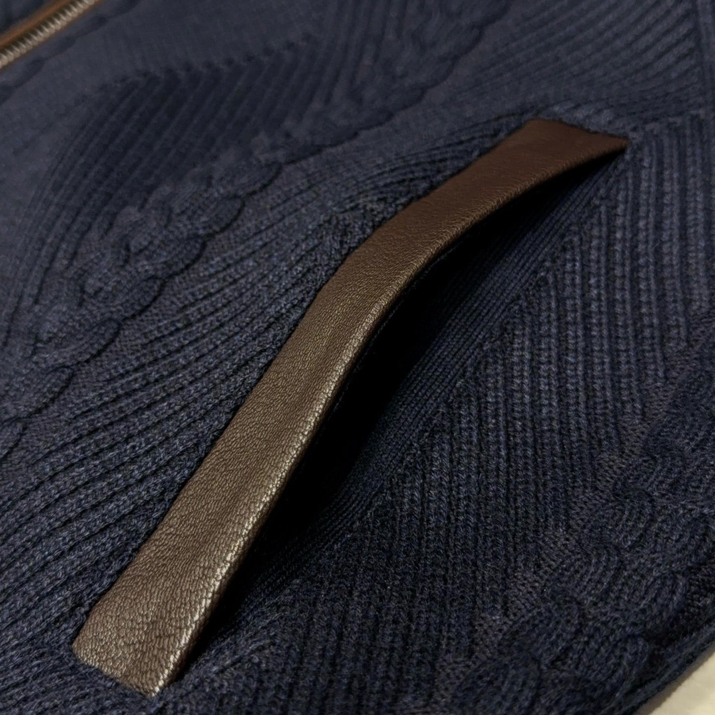 하이넥 풀집업 가디건 (High-neck full-zip cardigan)