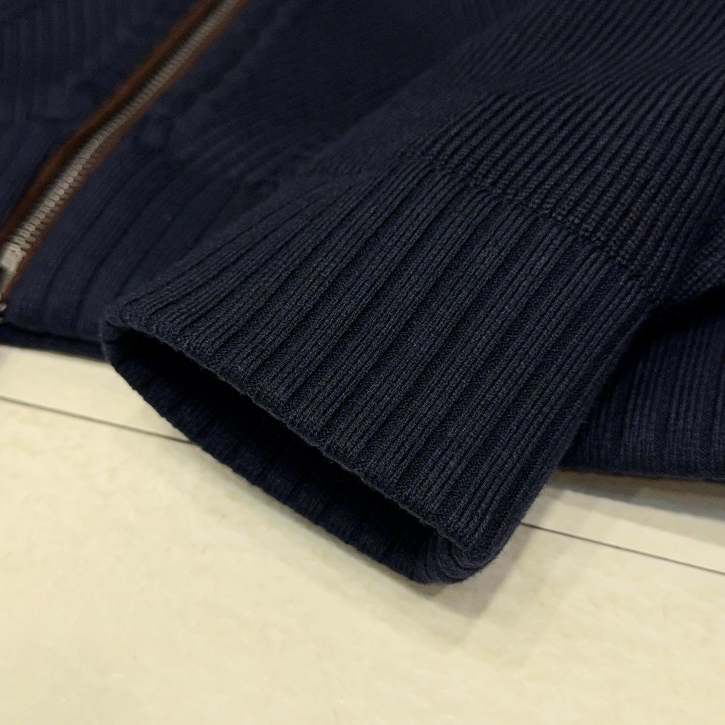 하이넥 풀집업 가디건 (High-neck full-zip cardigan)