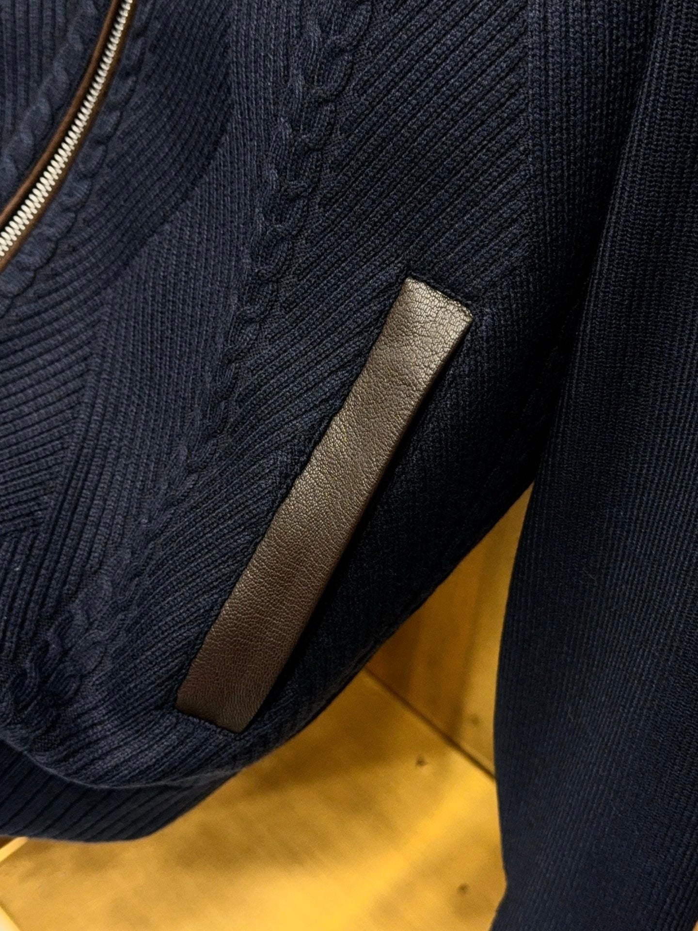 하이넥 풀집업 가디건 (High-neck full-zip cardigan)