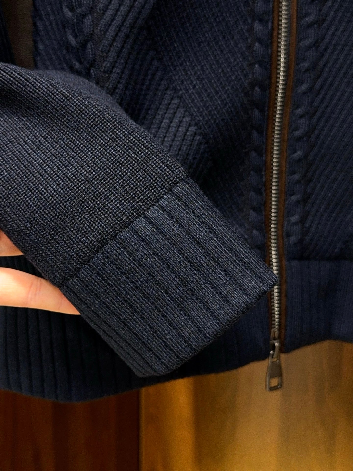 하이넥 풀집업 가디건 (High-neck full-zip cardigan)