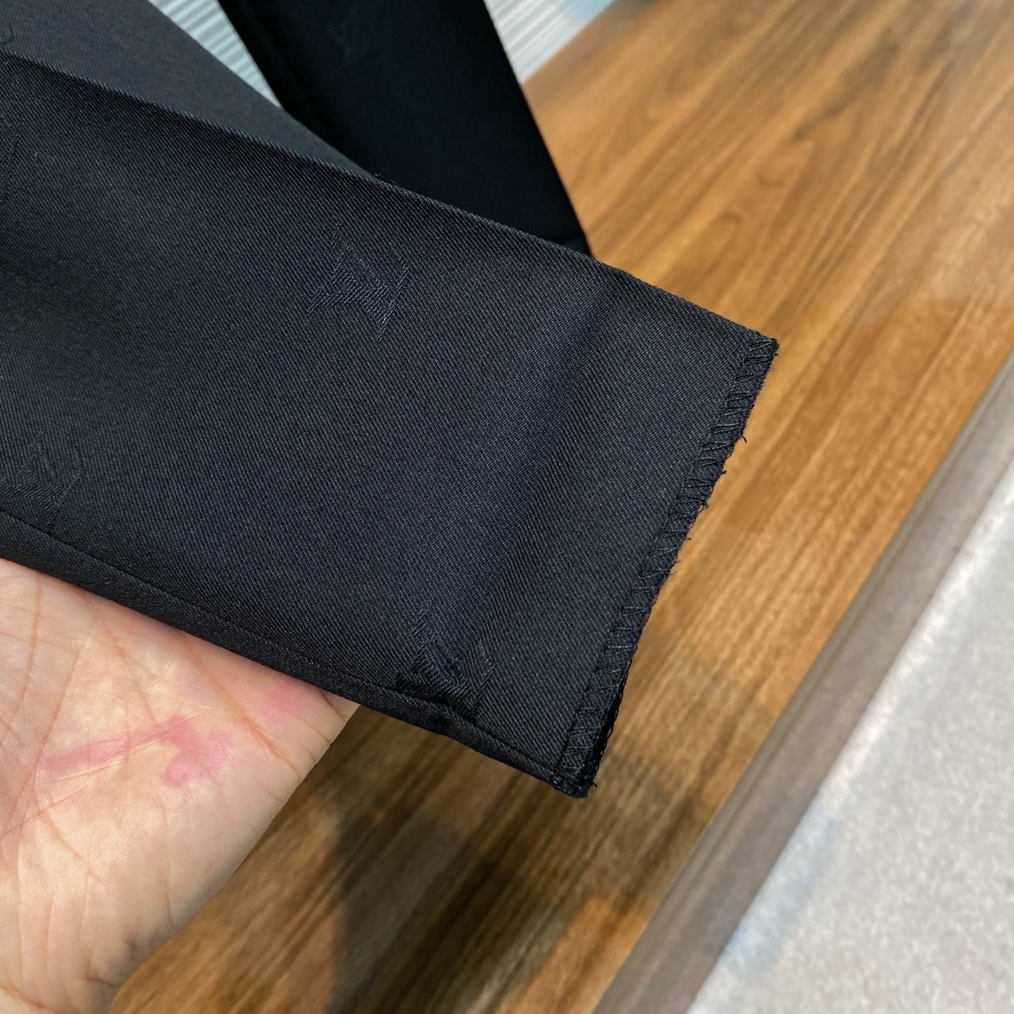 새틴 수트 (satin suit)