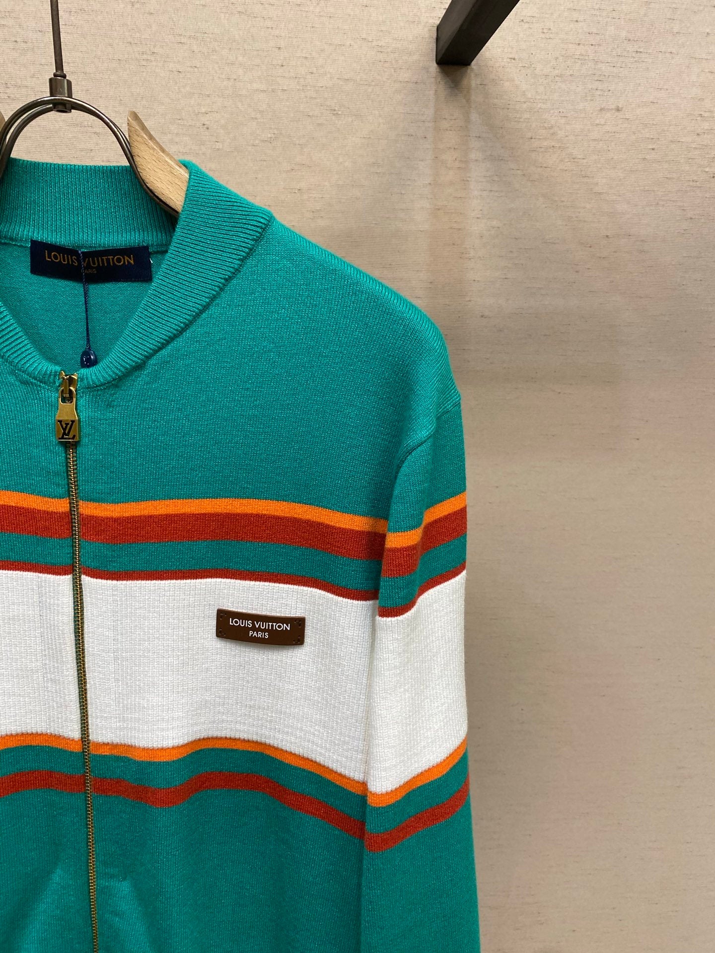 레트로 스포티 니트집업 (Retro sporty knit zip-up)