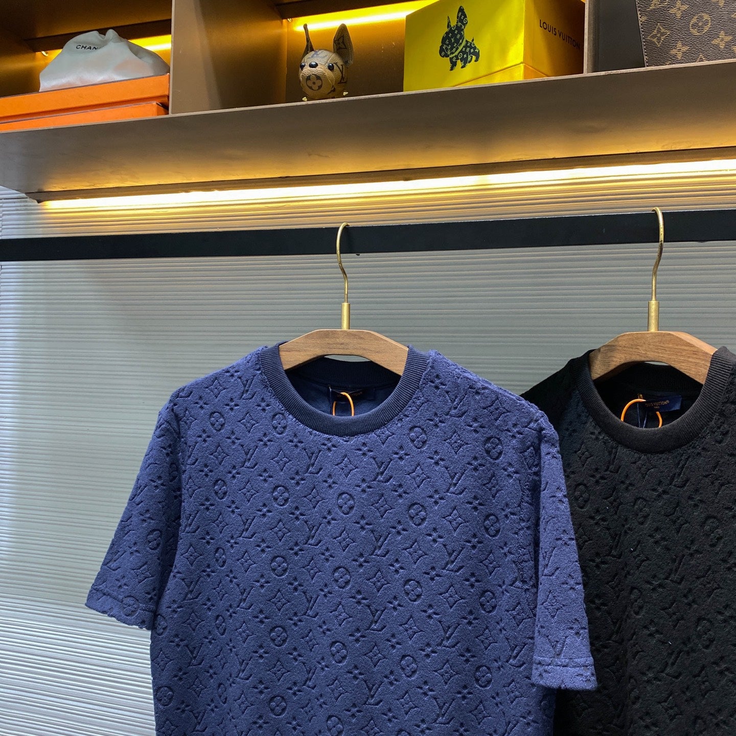 모노그램 엠보싱 티셔츠 (Monogram embossed t-shirt)