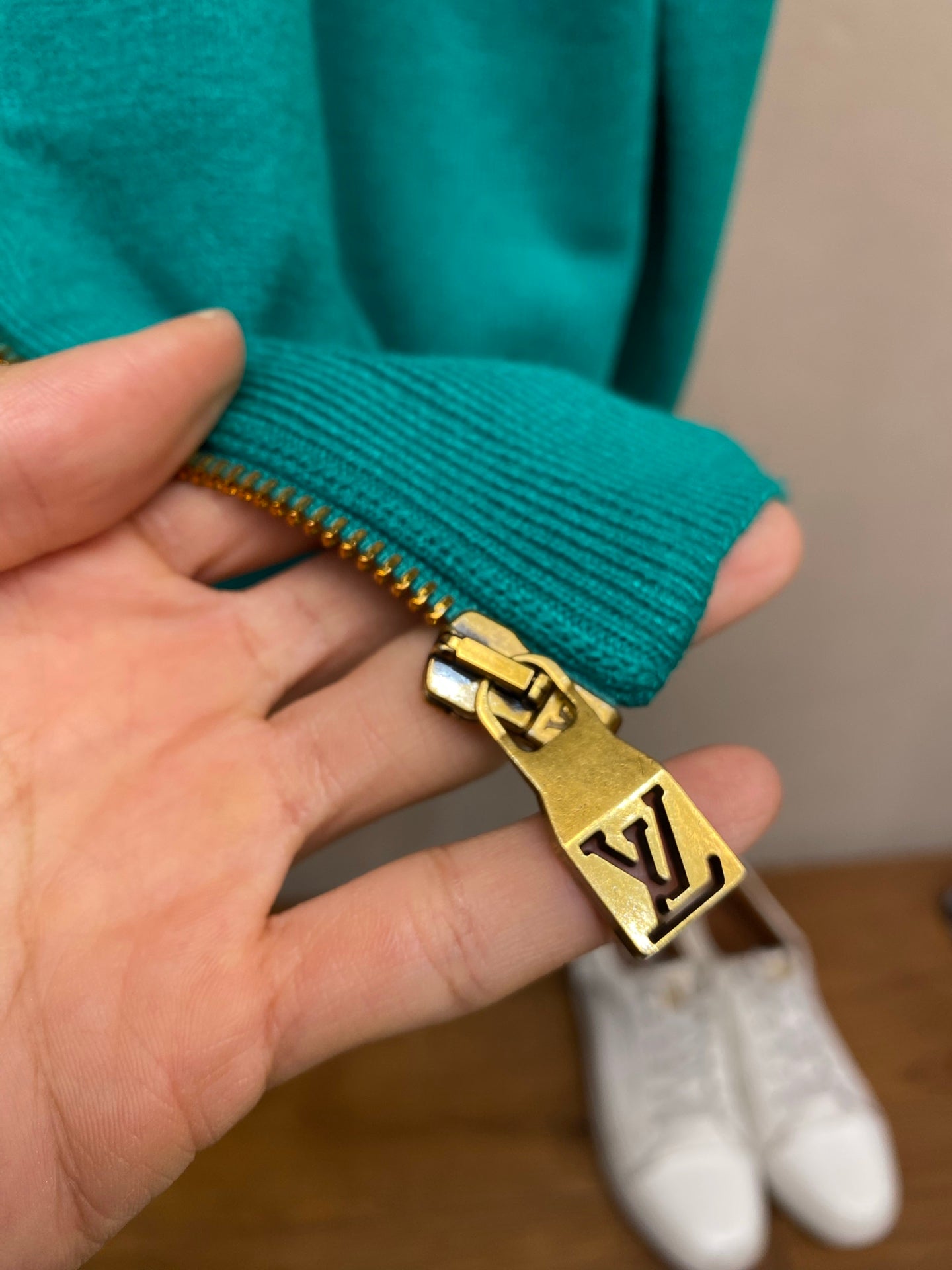 레트로 스포티 니트집업 (Retro sporty knit zip-up)