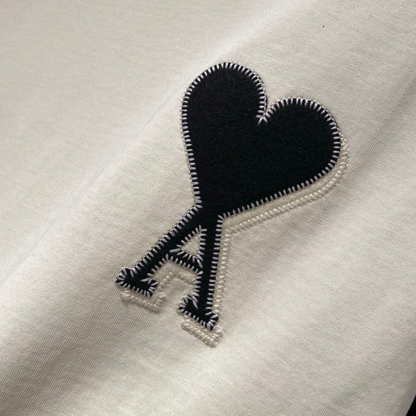 아플리케 티셔츠 (applique t-shirt)