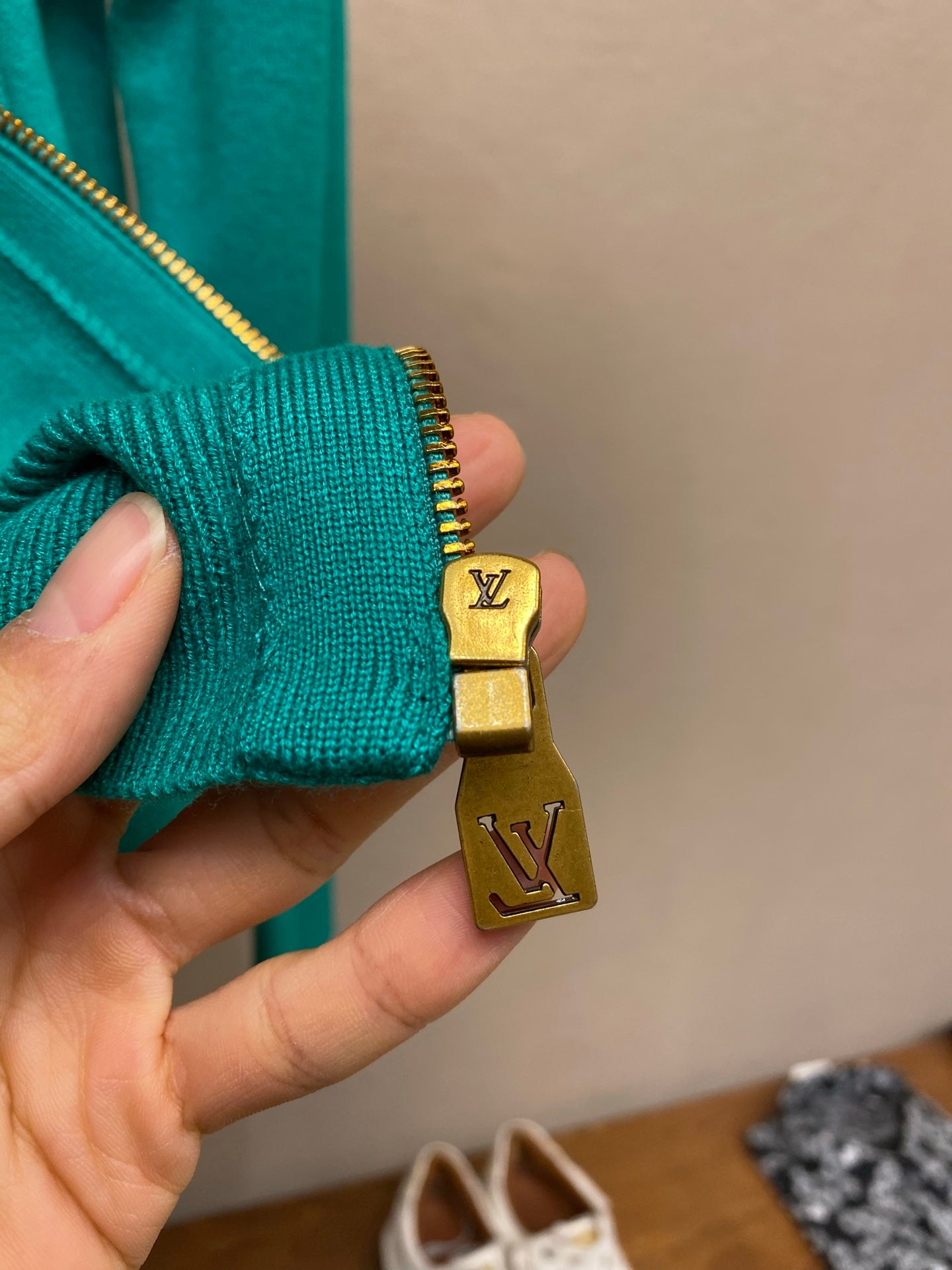 레트로 스포티 니트집업 (Retro sporty knit zip-up)