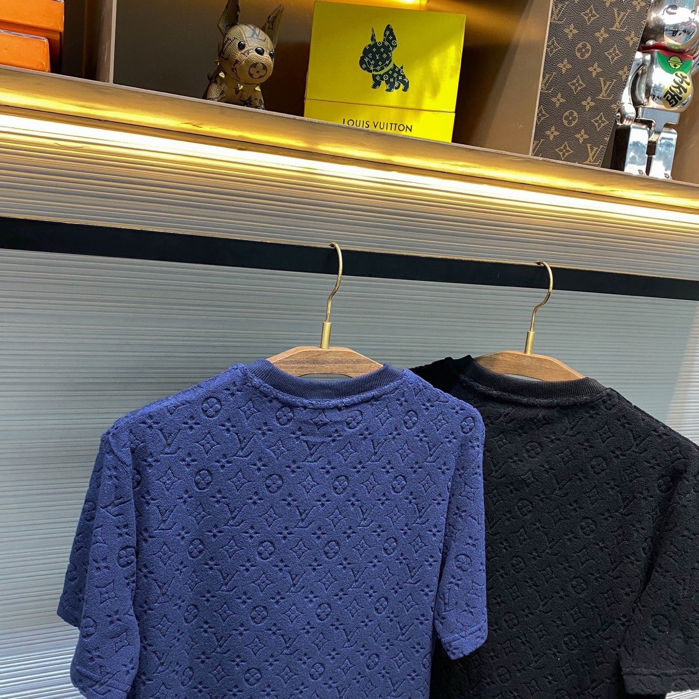 모노그램 엠보싱 티셔츠 (Monogram embossed t-shirt)