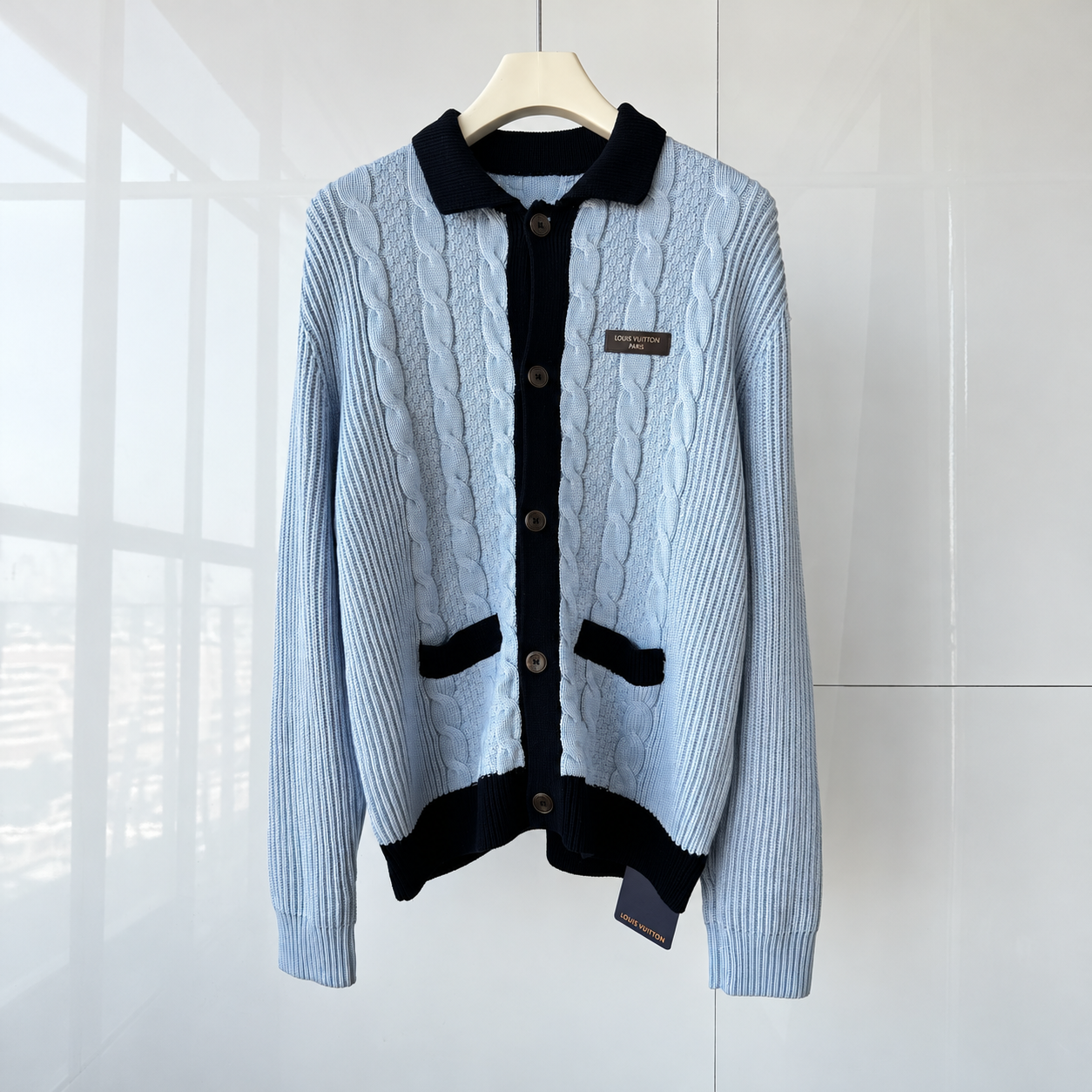케이블 니트 가디건 (Cable-knit cardigan)