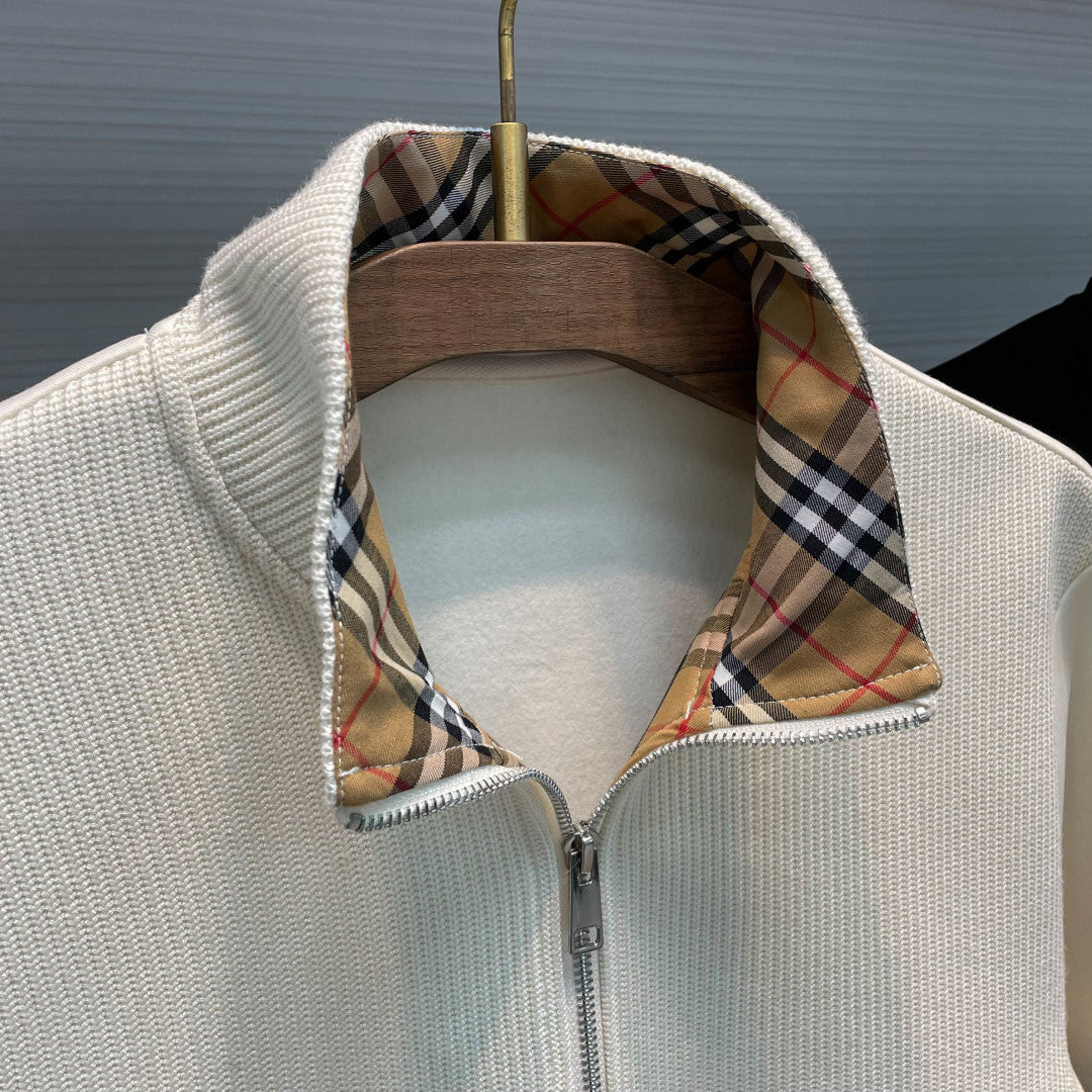하프 집업 니트티 (Half-zip knit top)