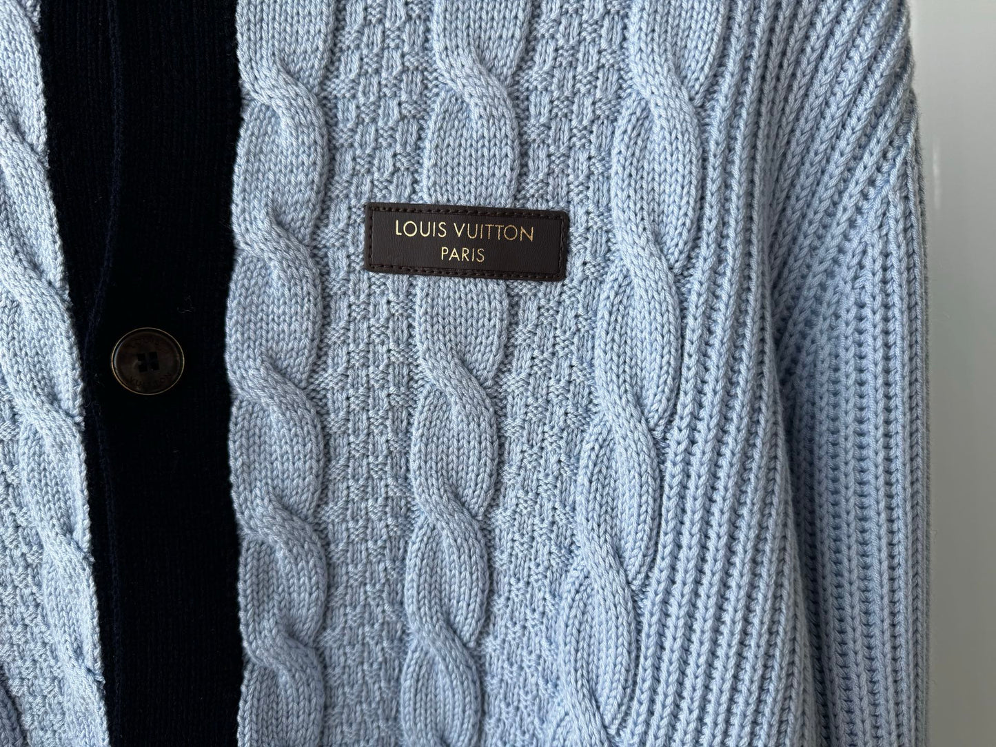 케이블 니트 가디건 (Cable-knit cardigan)