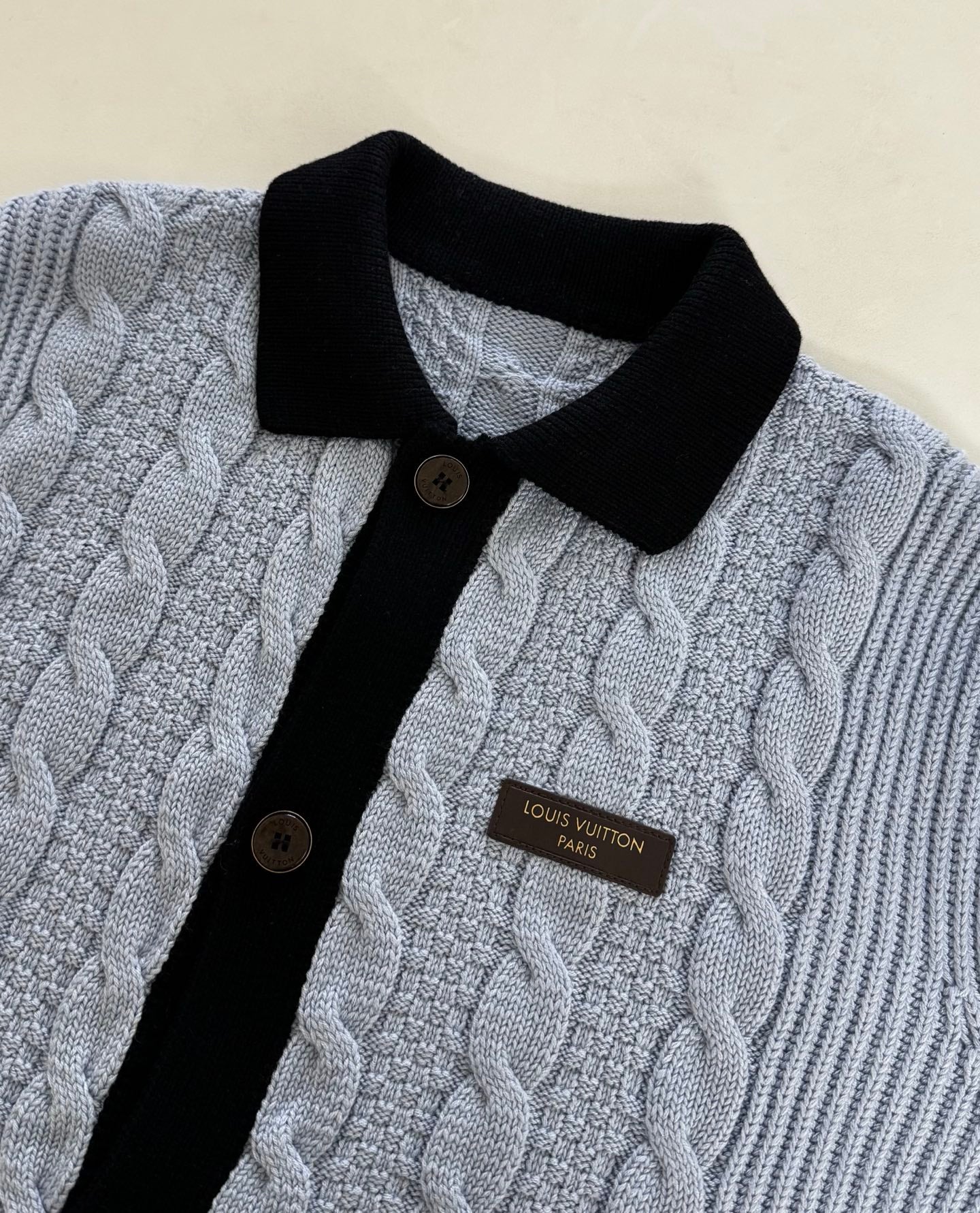 케이블 니트 가디건 (Cable-knit cardigan)