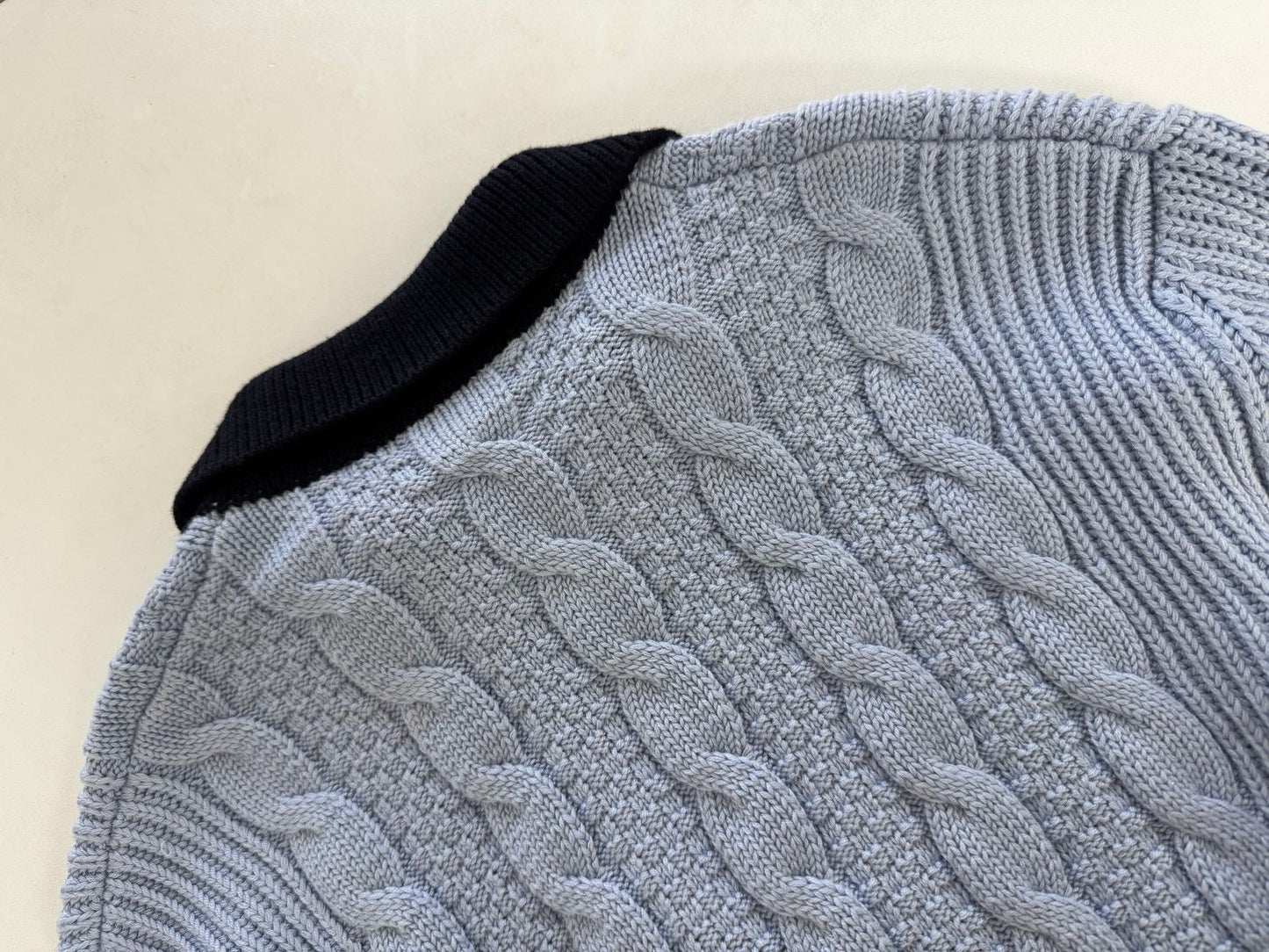 케이블 니트 가디건 (Cable-knit cardigan)