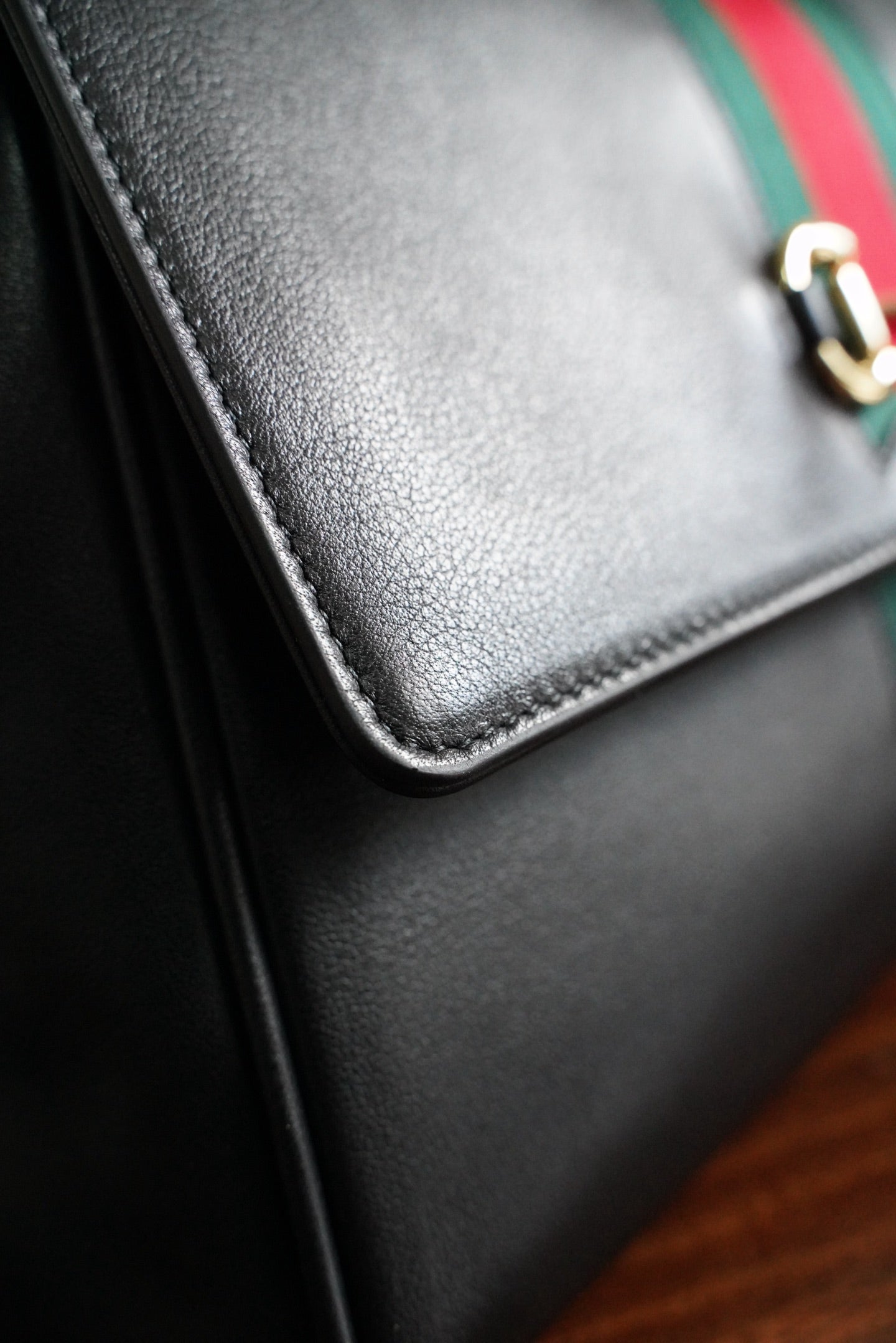 파파라초 탑 핸들백 (Paparazzo Top Handle Bag)