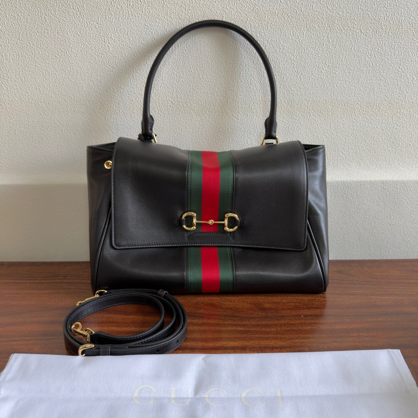 파파라초 탑 핸들백 (Paparazzo Top Handle Bag)
