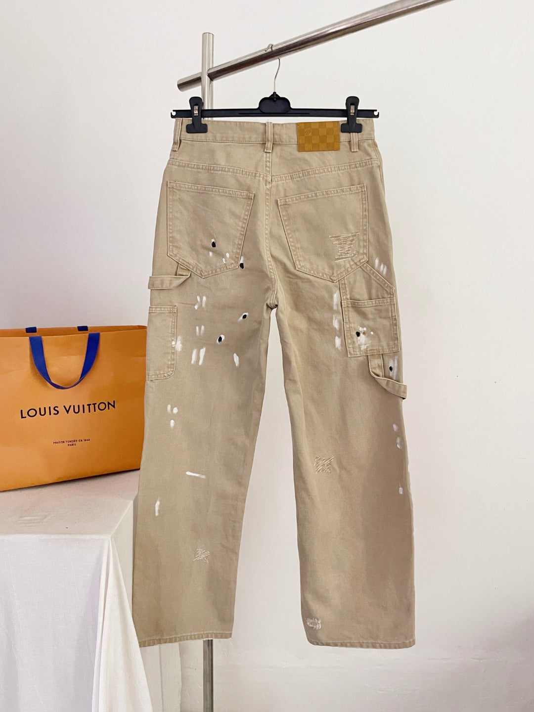핸드페인팅 청바지 (Hand-painted jeans)