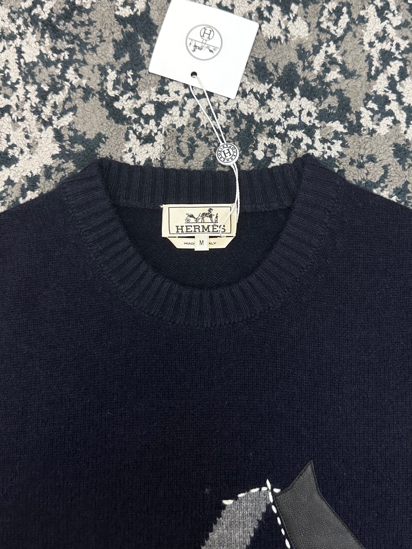 슈발 타누람 니트 (Shval Tanuram knit)