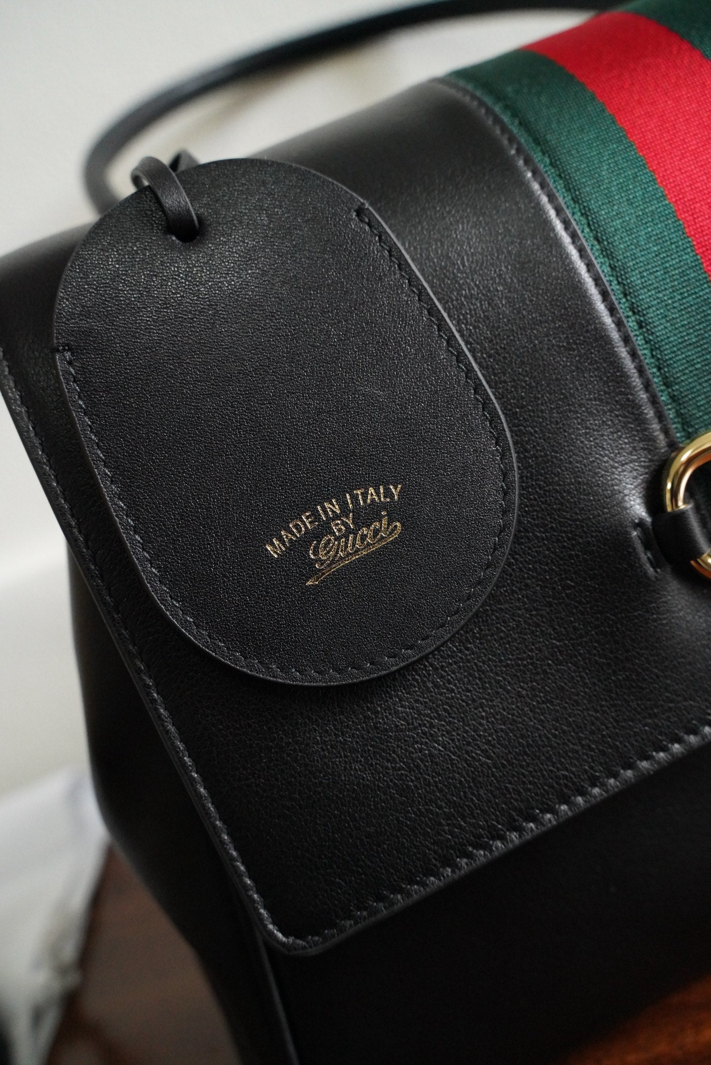 파파라초 탑 핸들백 (Paparazzo Top Handle Bag)