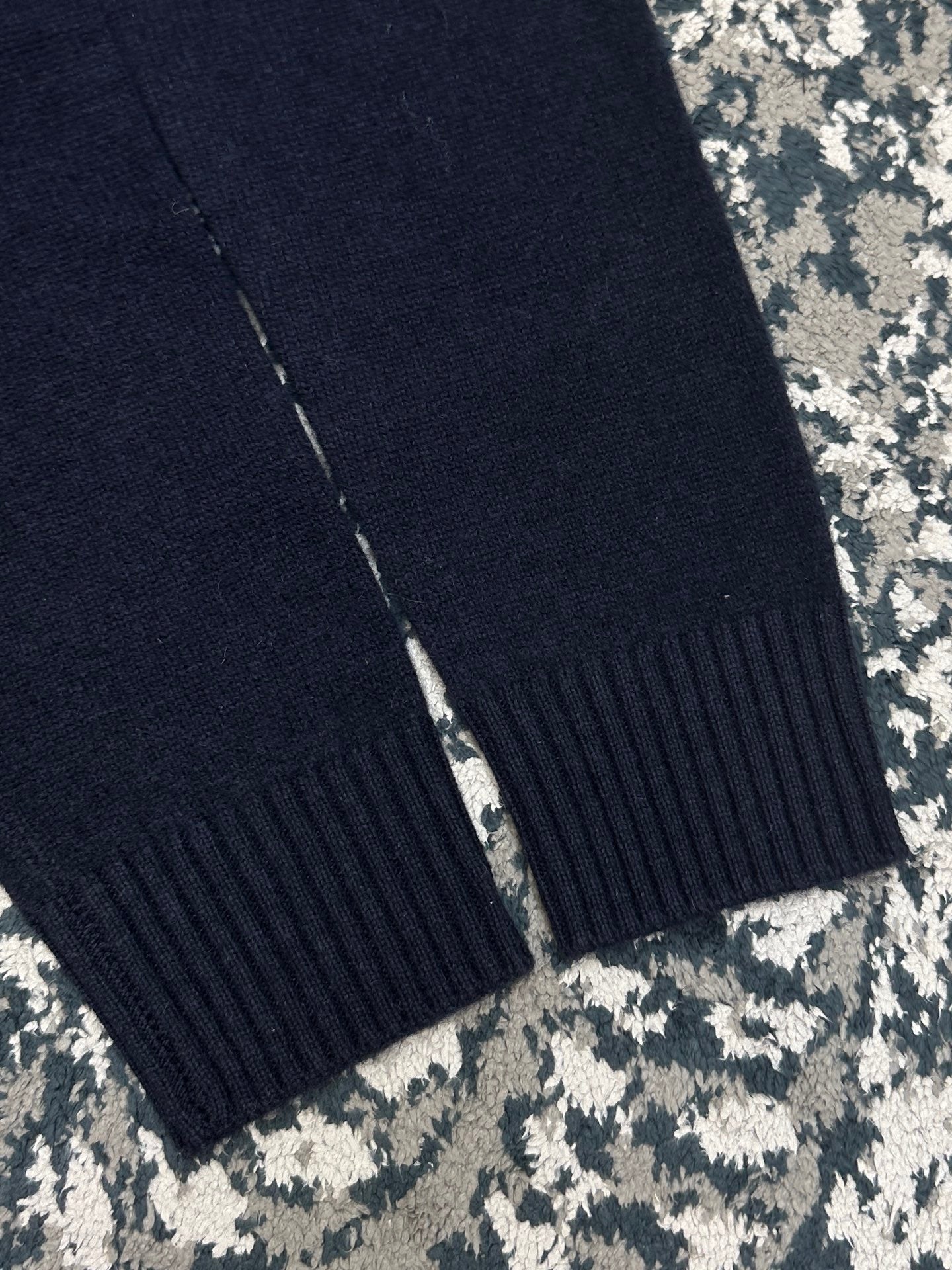 슈발 타누람 니트 (Shval Tanuram knit)