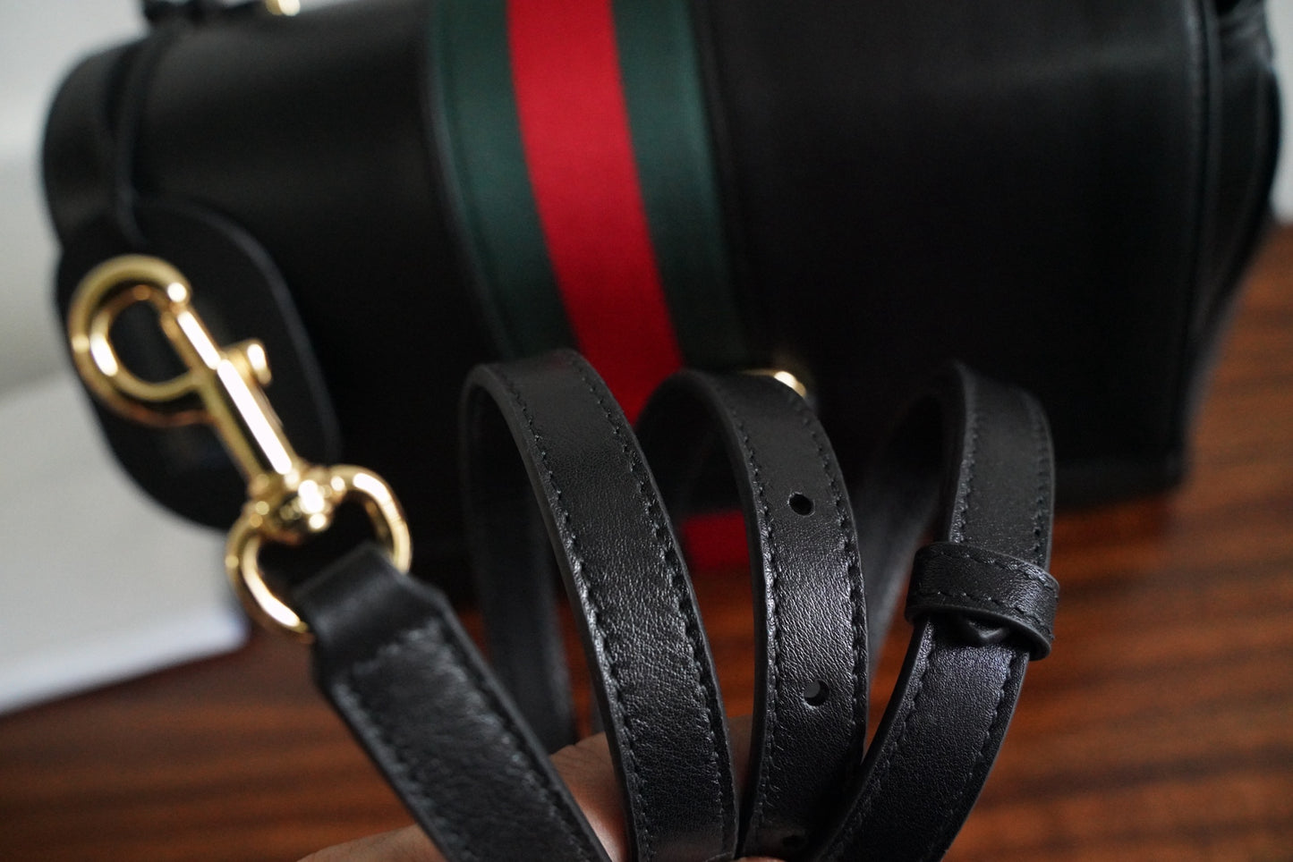 파파라초 탑 핸들백 (Paparazzo Top Handle Bag)