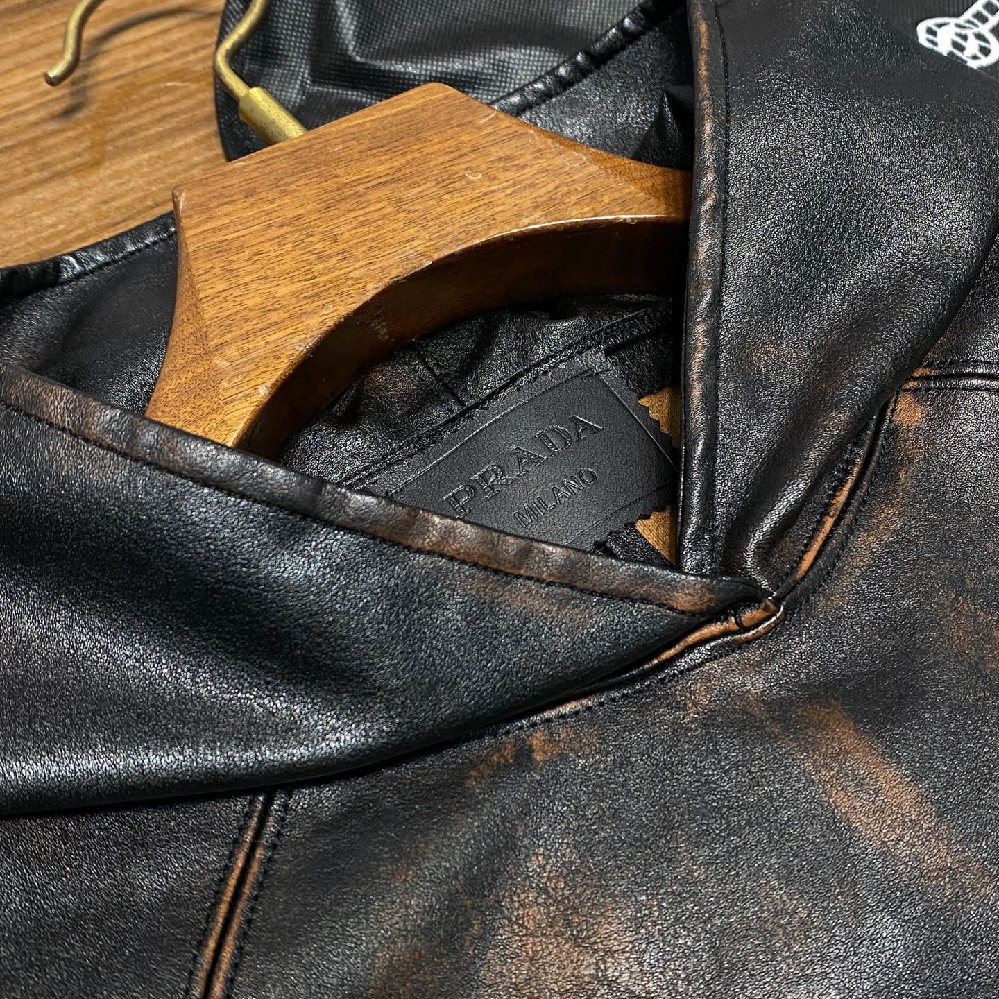 가죽 디스트레스드 후드 (leather distressed hood)