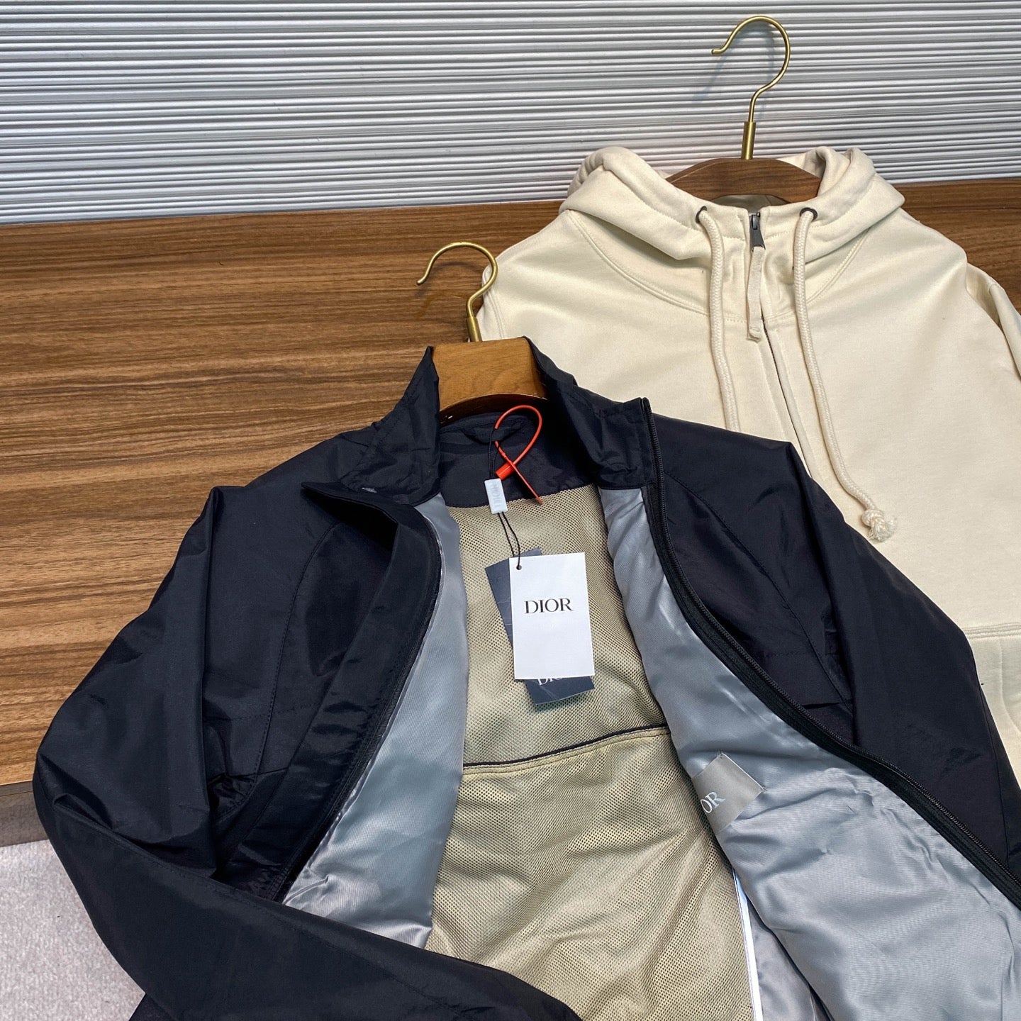 라미네이트 점퍼 (laminate jumper)