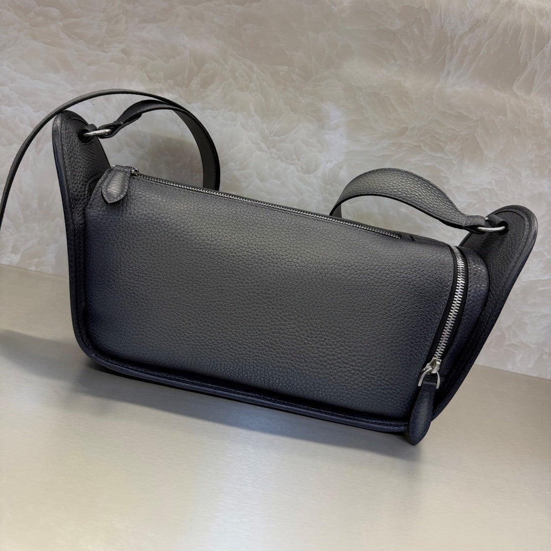 페리플 메신저백 (Peripl Messenger Bag)
