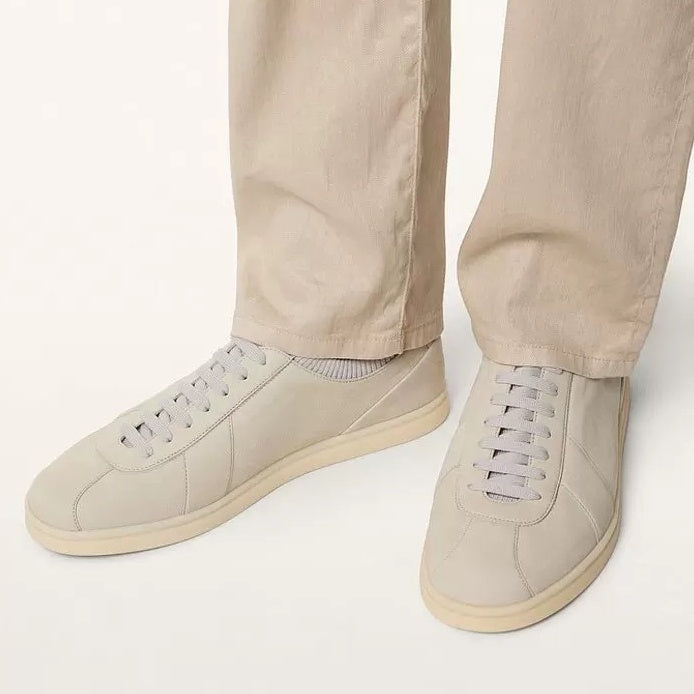 스웨이드 스니커즈 (Suede sneakers)