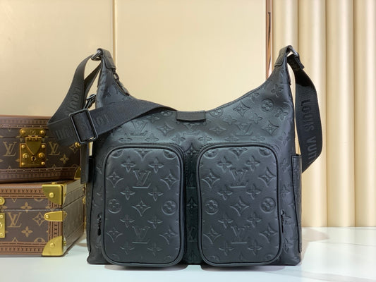 엠보싱 호보백 (Embossed hobo bag)