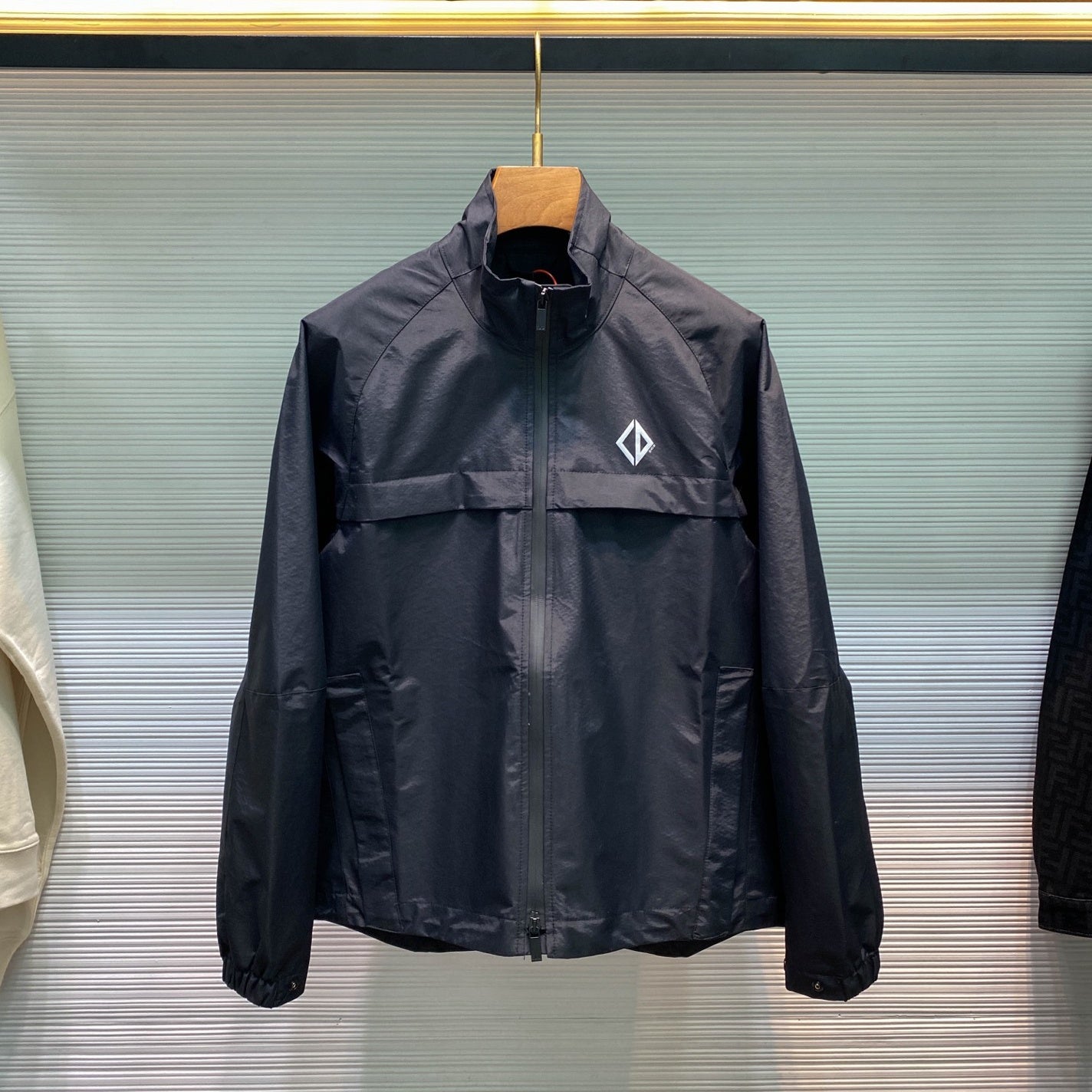 라미네이트 점퍼 (laminate jumper)