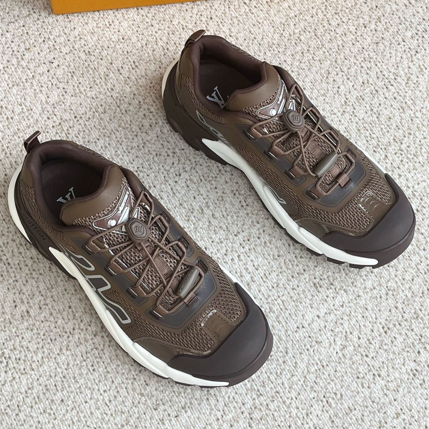 러너 스니커즈 (Runner sneakers)