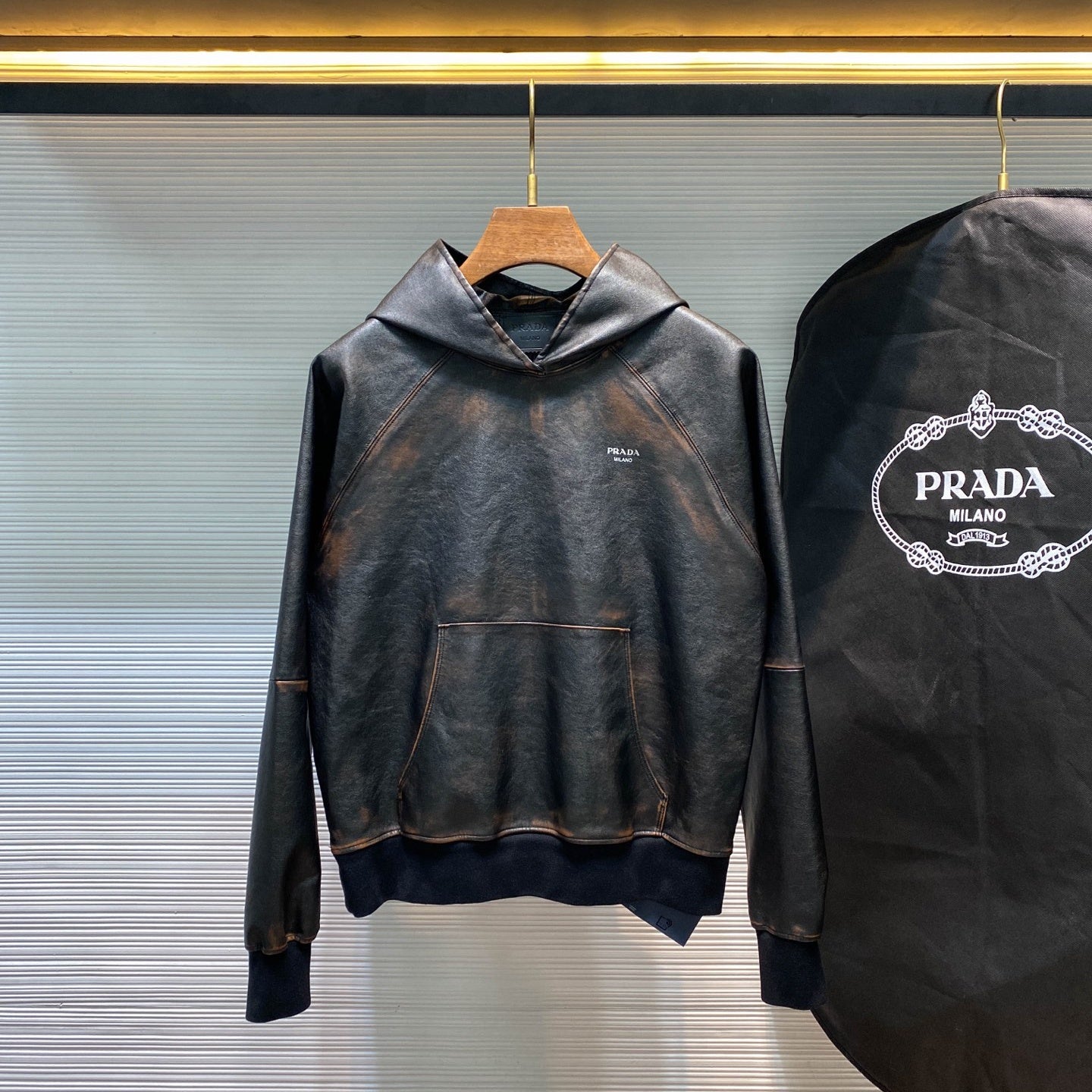 가죽 디스트레스드 후드 (leather distressed hood)