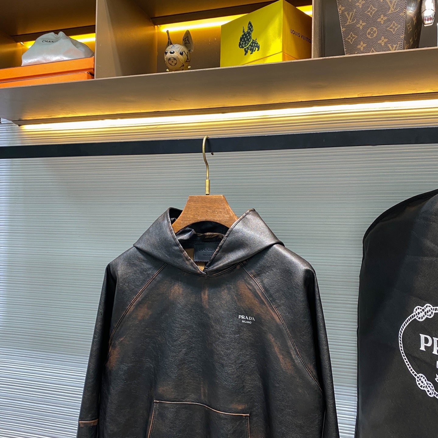 가죽 디스트레스드 후드 (leather distressed hood)