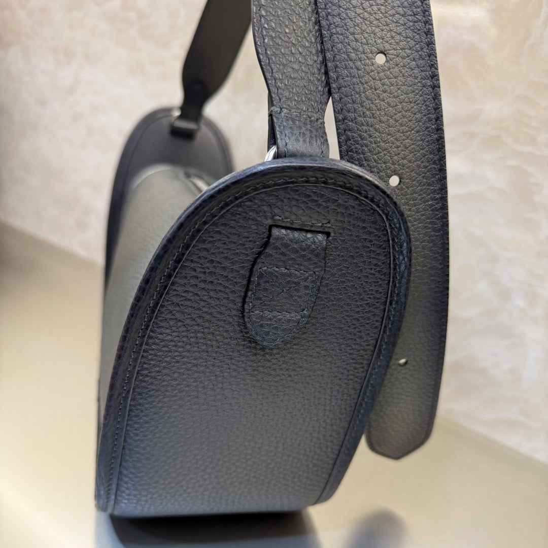 페리플 메신저백 (Peripl Messenger Bag)