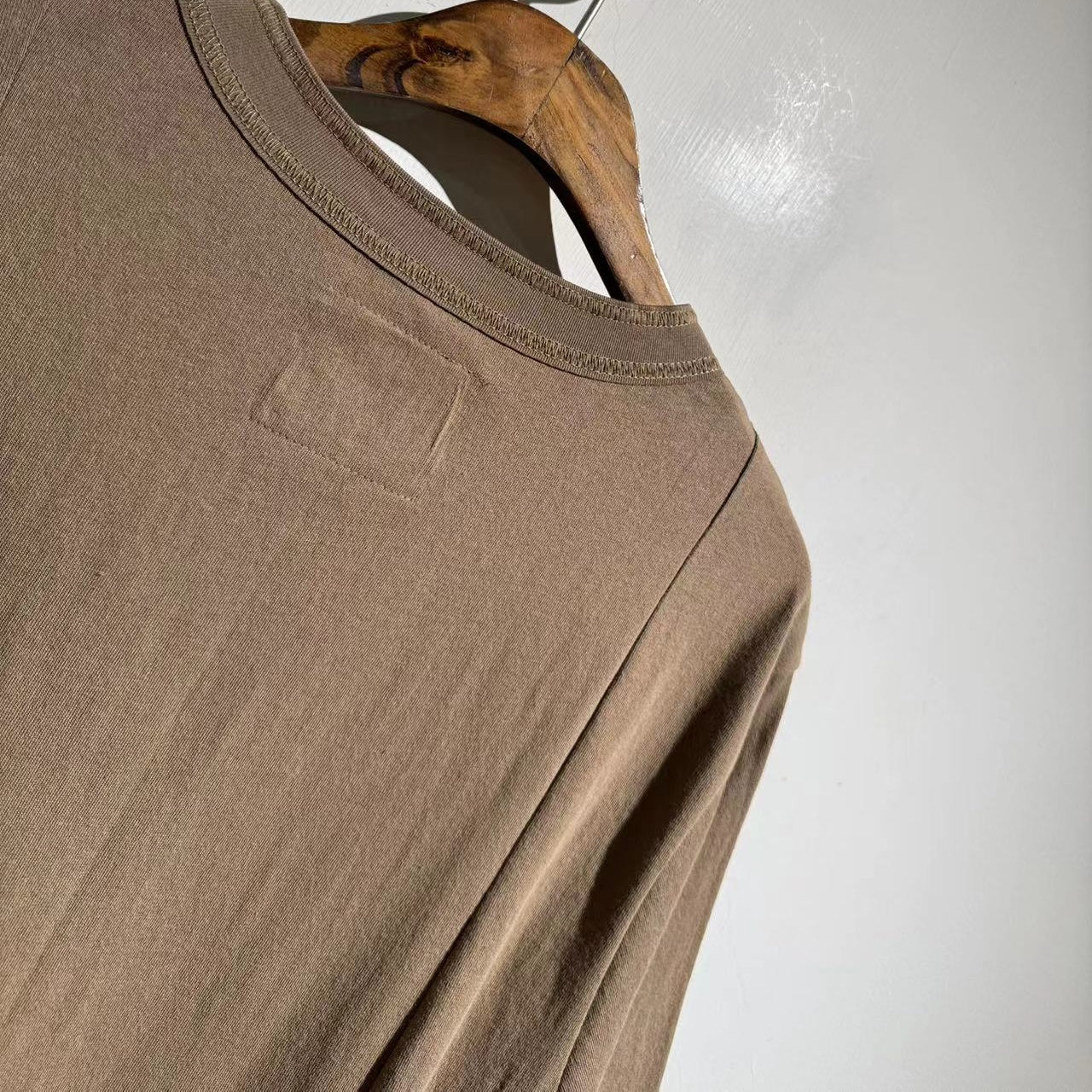 스티칭 커팅 티셔츠 (Stitching cutting t-shirt)