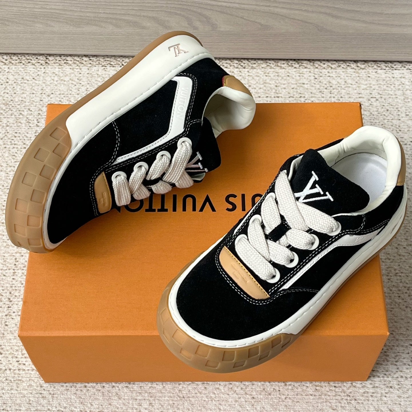 트레이너 스니커즈 (trainer sneakers)